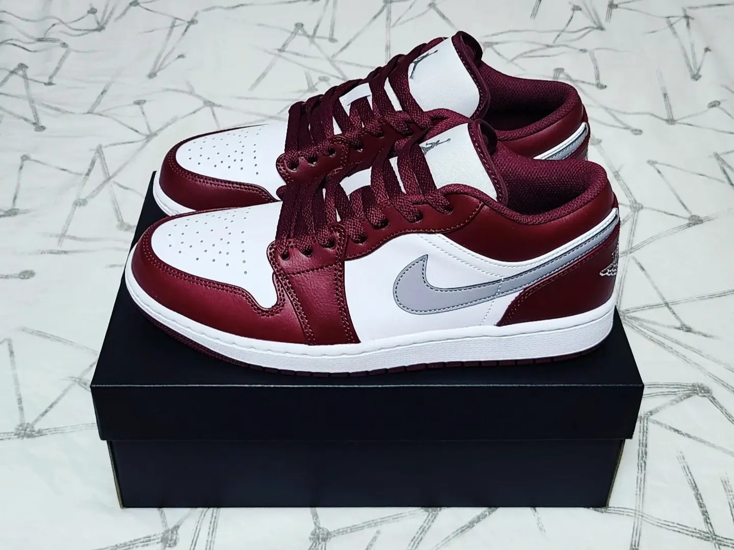 Jordan 1 Low Cherrywood Red 착용 스타일 - 2