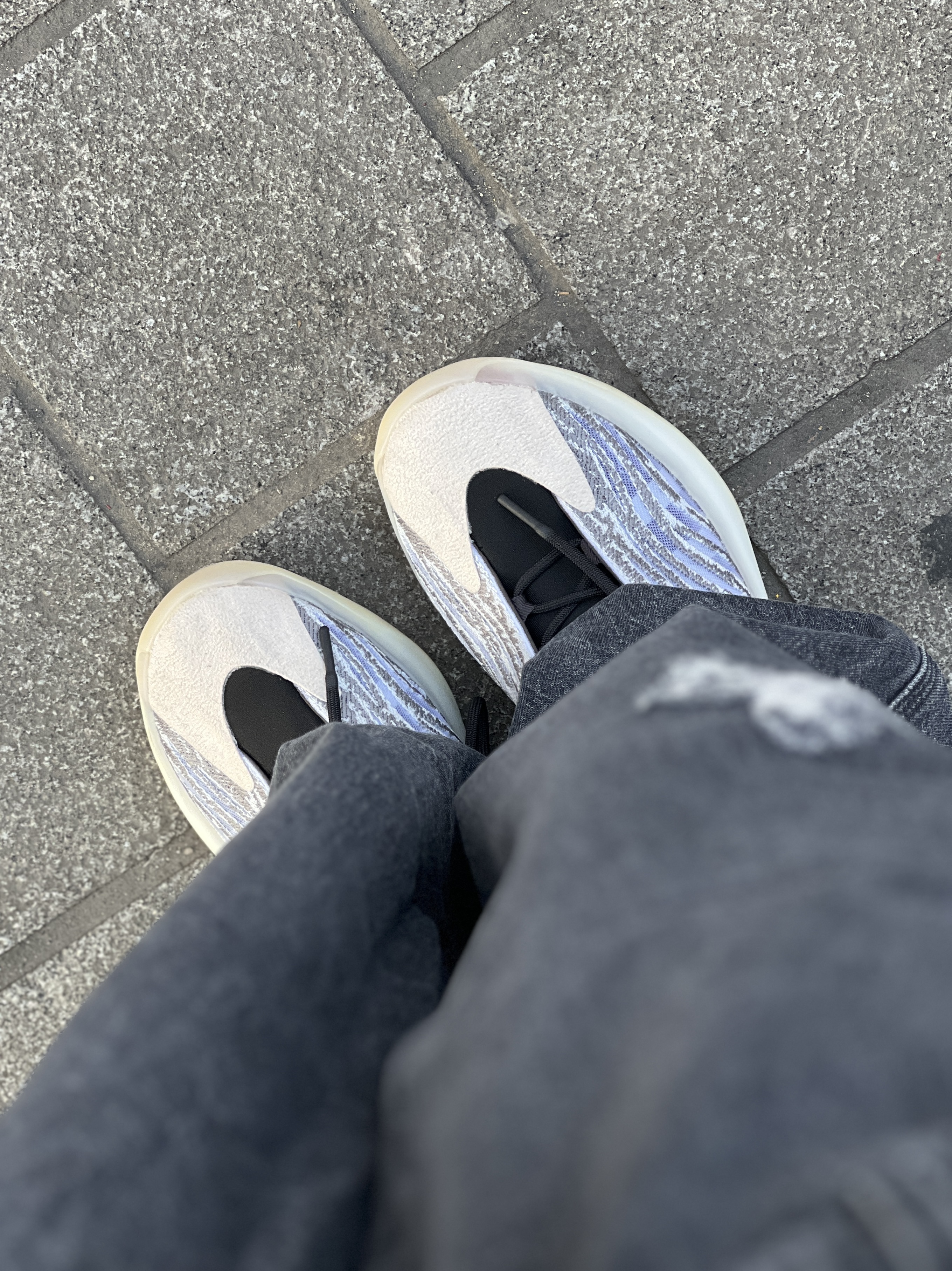 Adidas Yeezy QNTM Lifestyle 착용 스타일 - 2