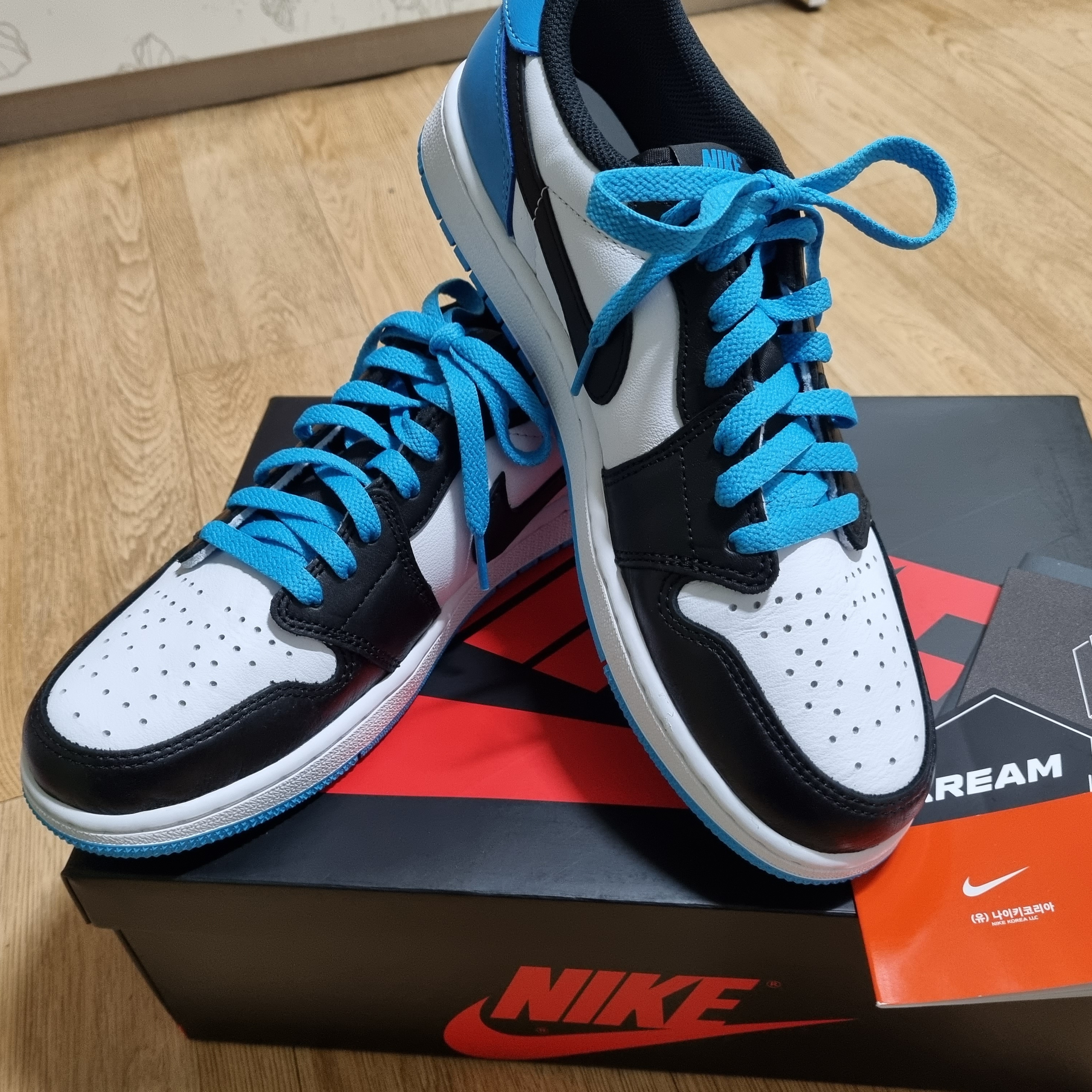 Jordan 1 Retro Low OG Black and Dark Powder Blue, Jordan 1 Retro High OG Heritage 착용 스타일 - 2