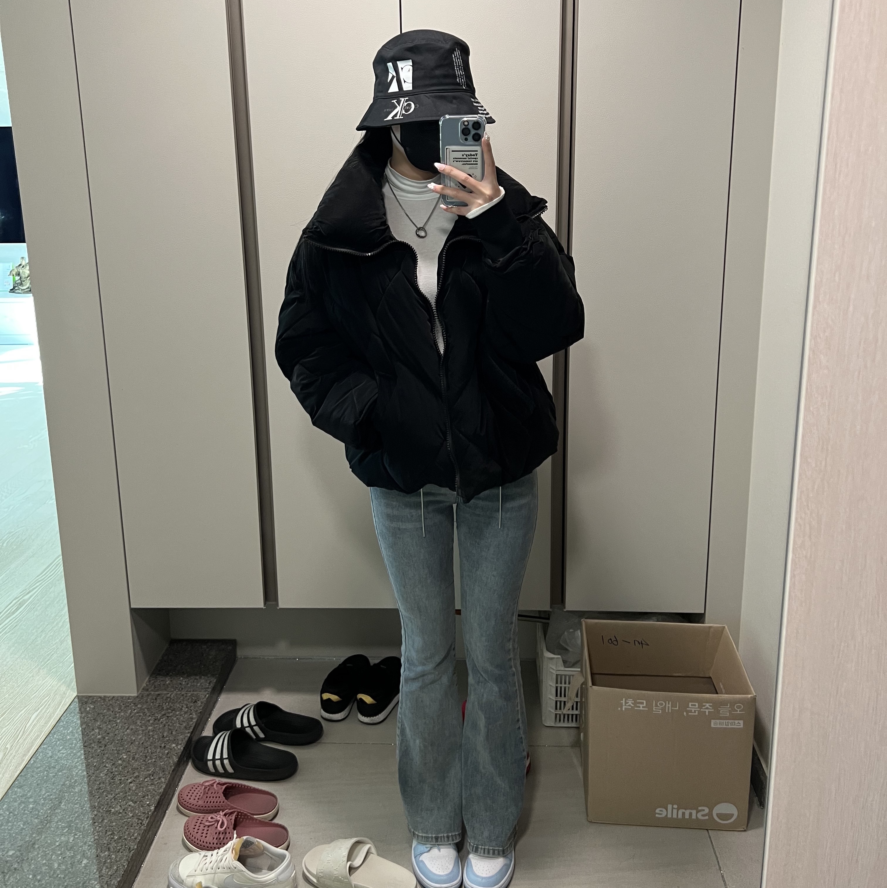 (W) Jordan 1 Low White Ice Blue, Apple iPhone 13 Pro 128GB Sierra Blue (Korean Ver.) 착용 스타일