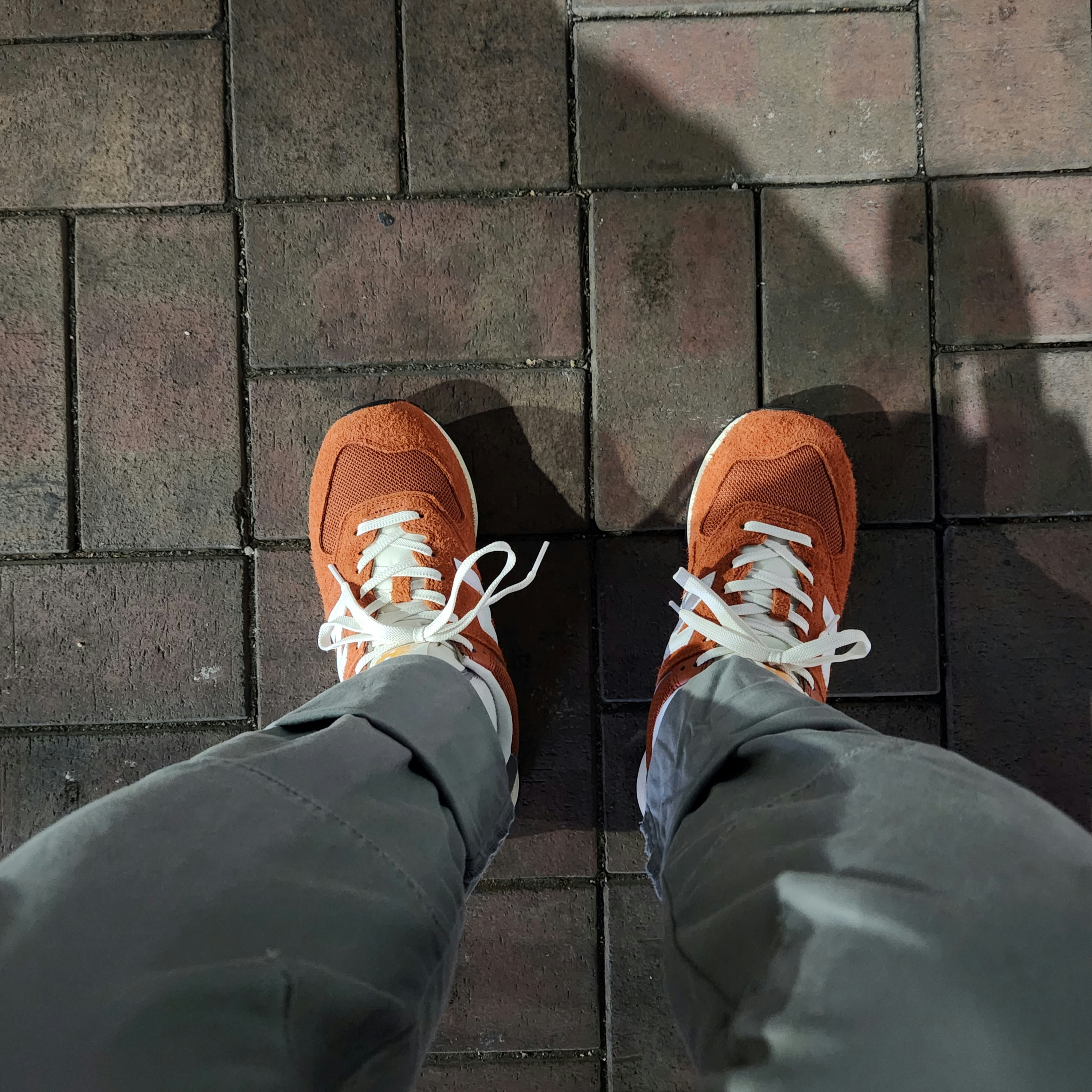 New Balance 574 Heritage Orange Burst White 착용 스타일