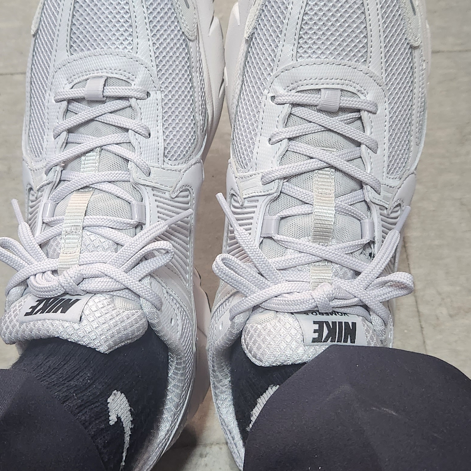 Nike Zoom Vomero 5 SP Vast Grey 2023 착용 스타일 - 3
