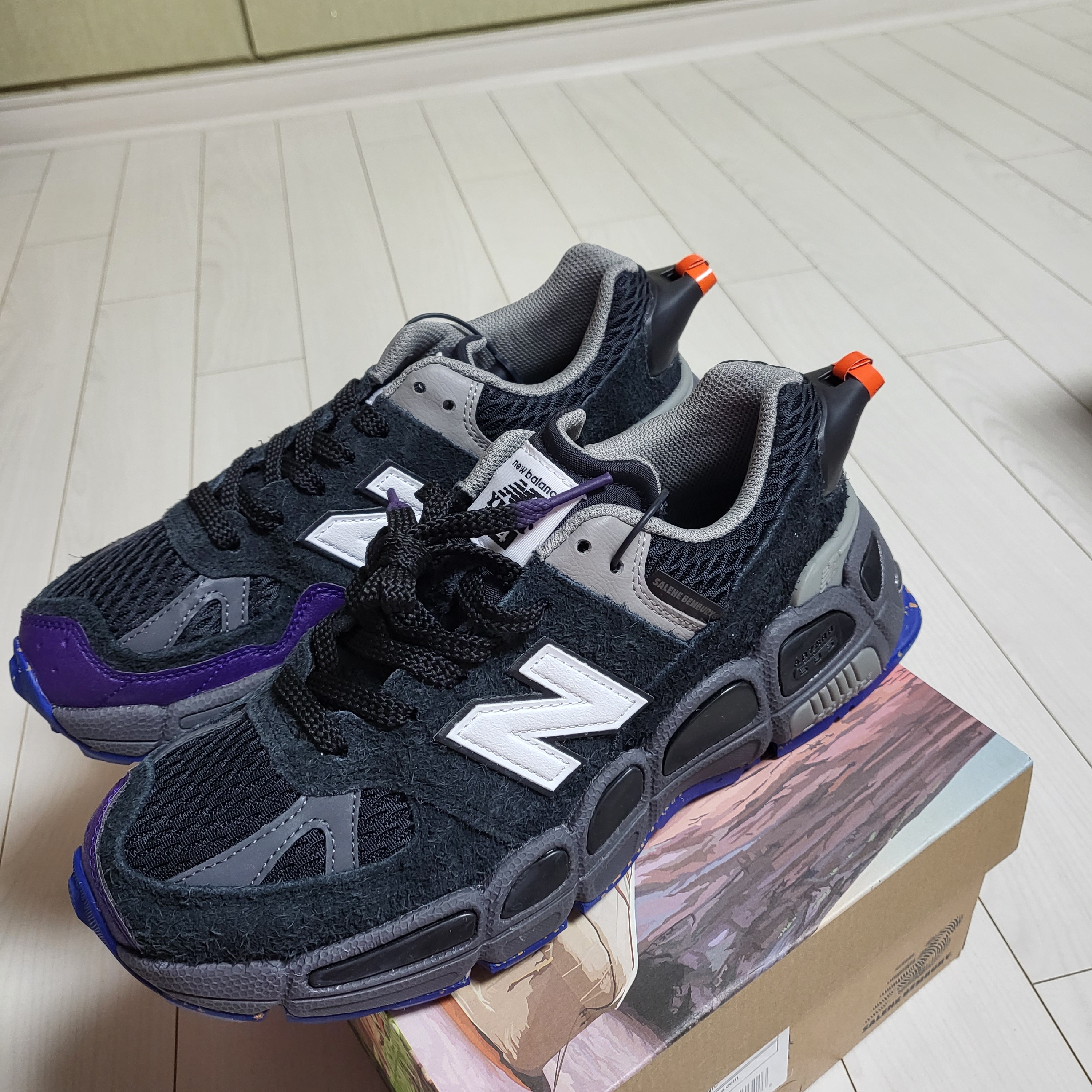 New Balance x Salehe Bembury 574 Yurt Black 착용 스타일 - 3