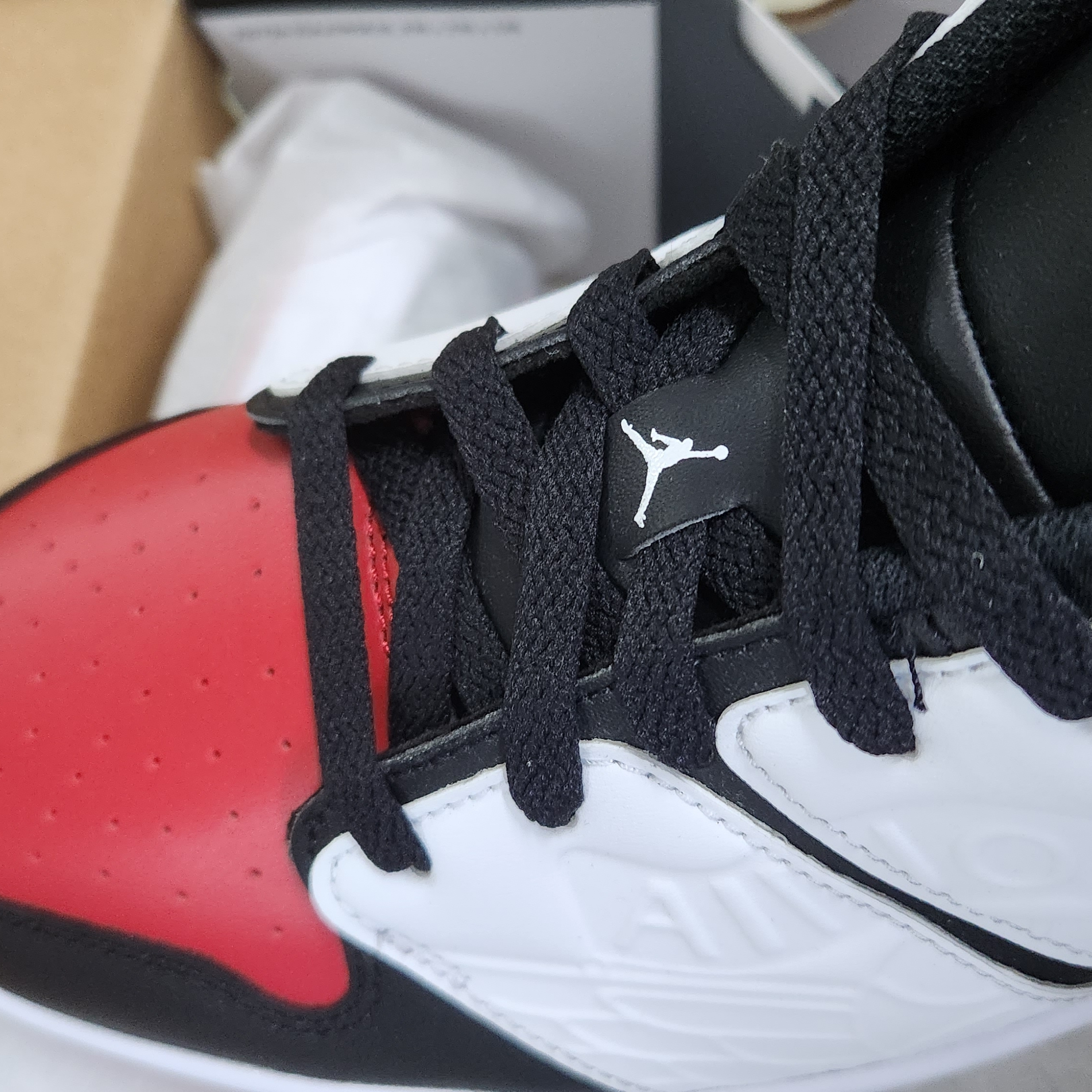 Jordan Nu Retro 1 Low Varsity Red 착용 스타일 - 3