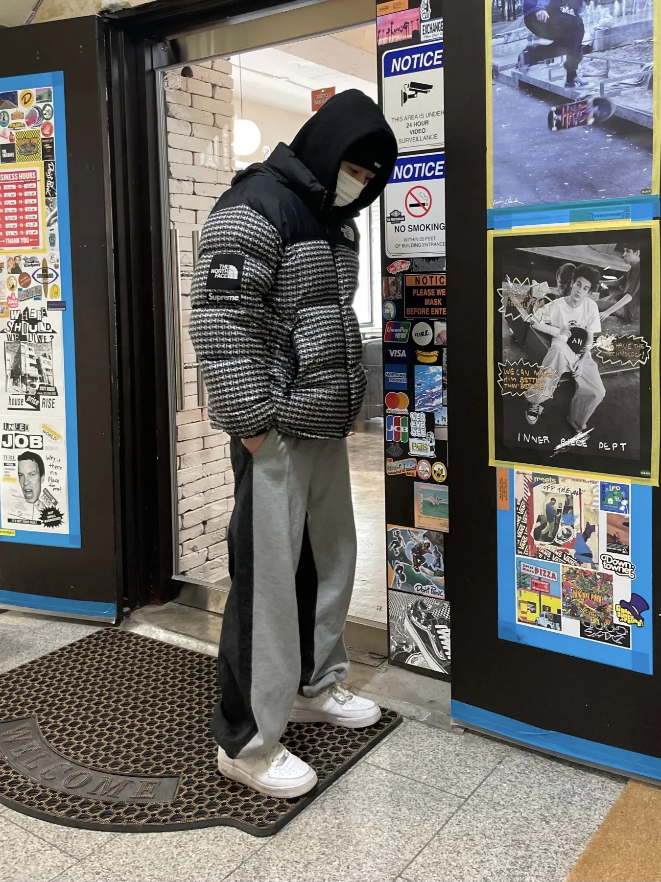 Nike Air Force 1 '07 Low White, Supreme x The North Face Studded Nuptse Jacket Black - 21SS 착용 스타일 - 1