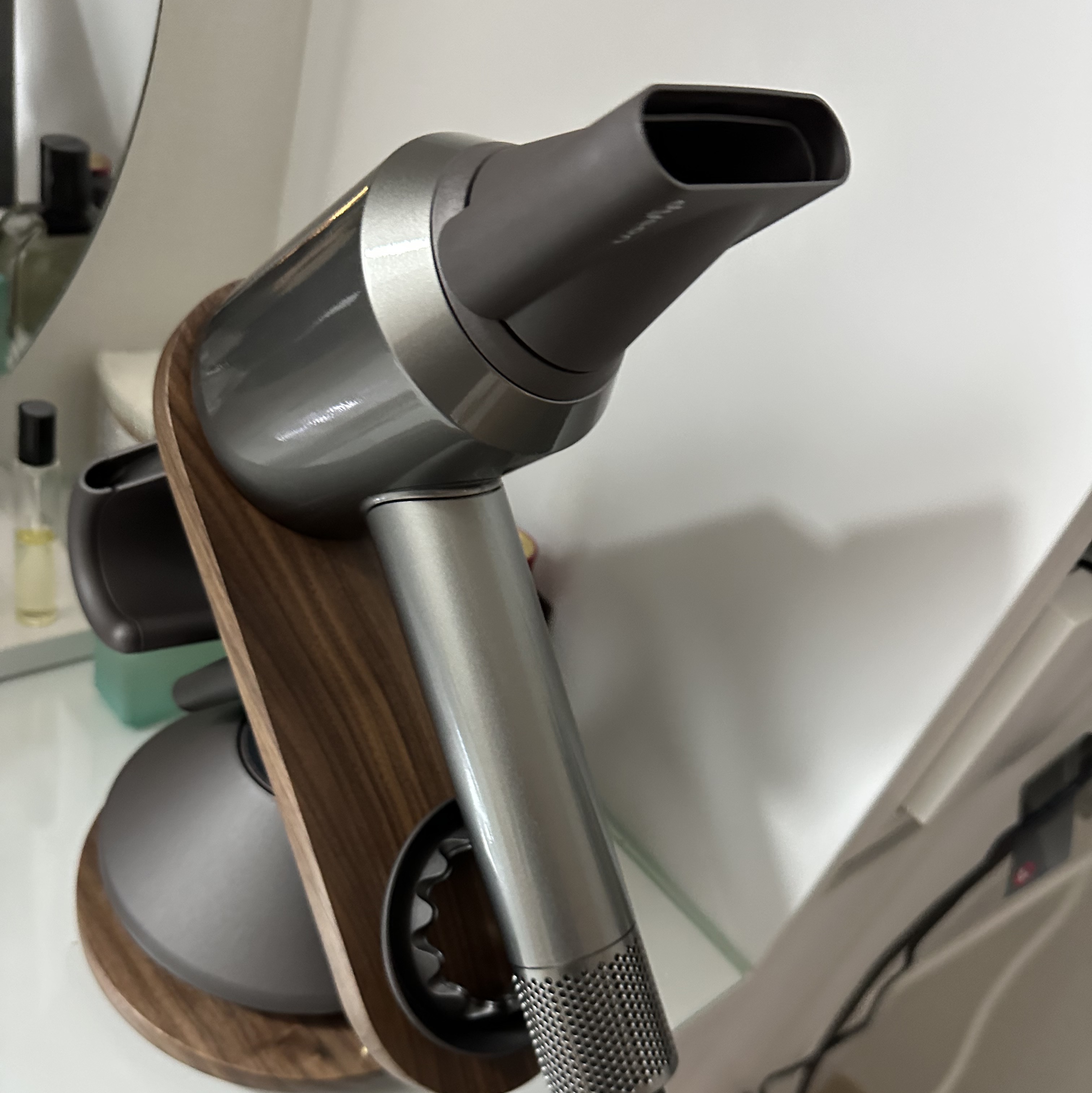 Dyson Supersonic Hair Dryer Nickel Copper (Korean Ver.) 착용 스타일
