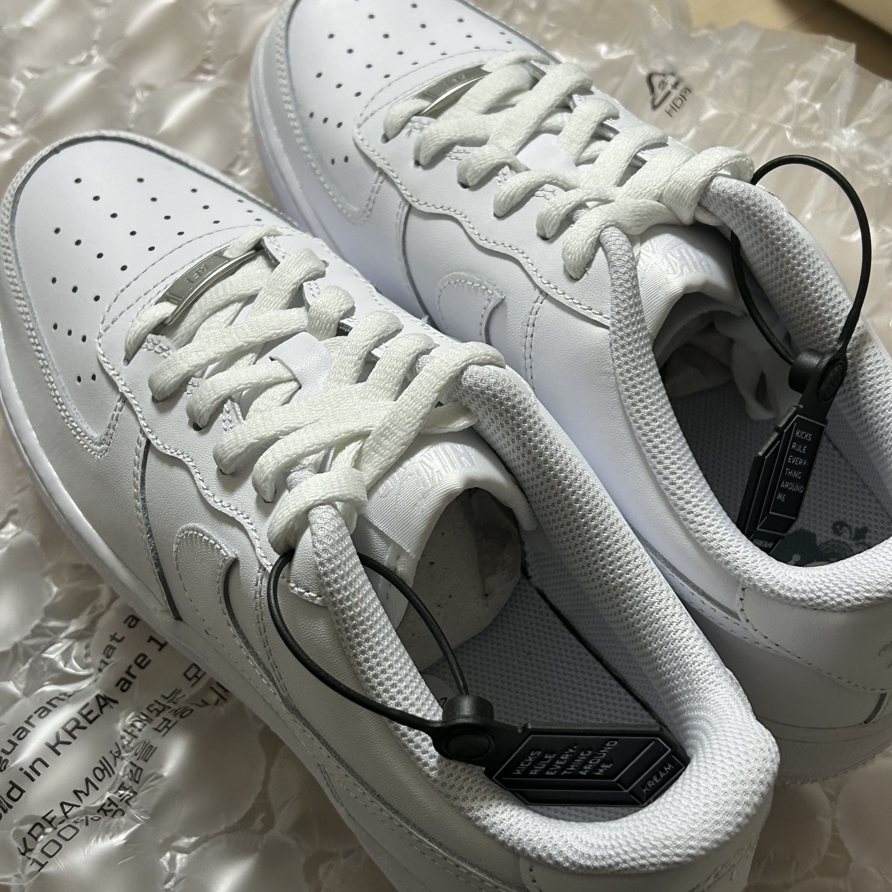 (GS) Nike Air Force 1 LE White 착용 스타일