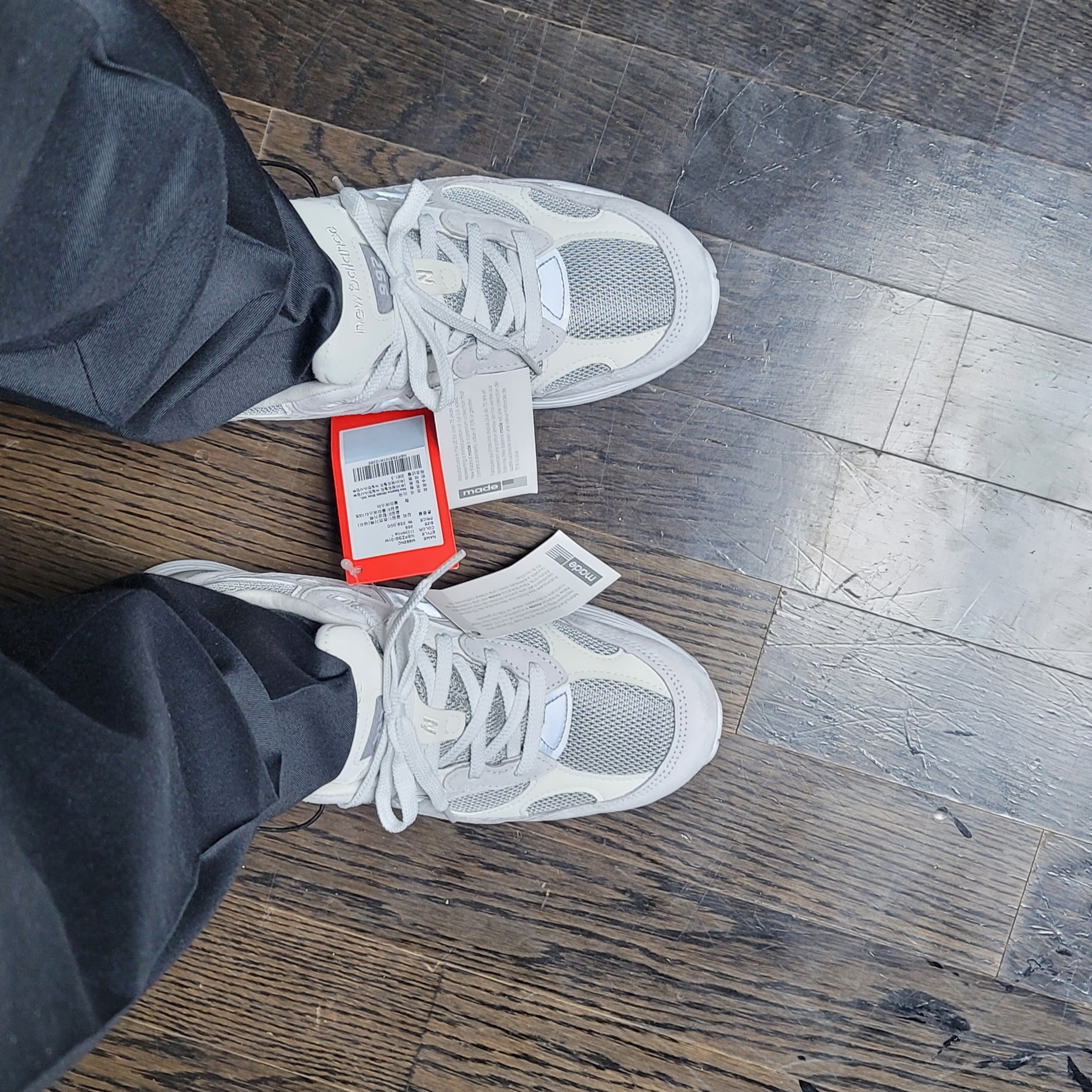 New Balance 992 Made in USA White Silver 착용 스타일 - 2