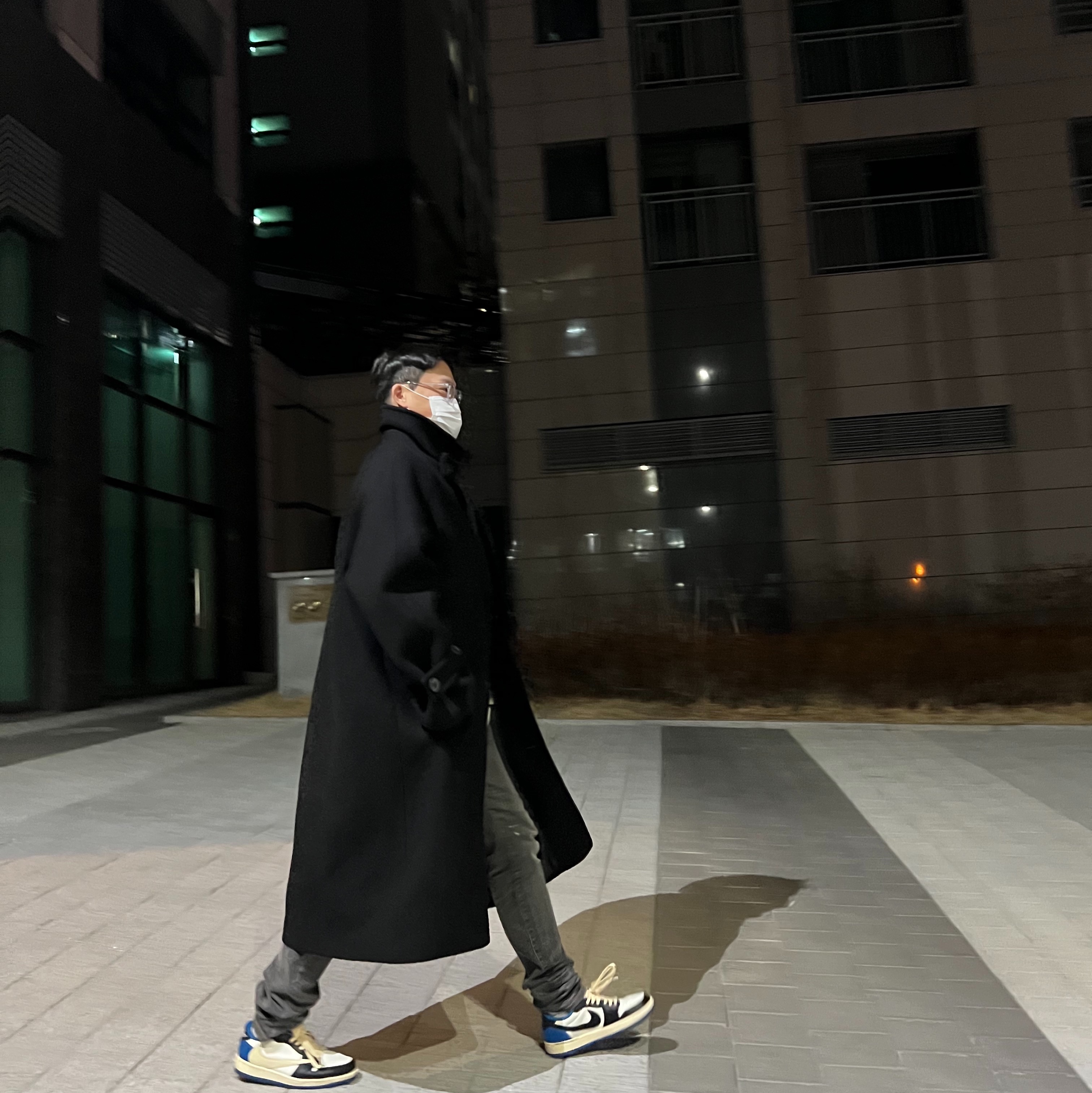Jordan 1 x Travis Scott x Fragment Retro Low OG SP Military Blue, Undermycar Majanne Multi Button Oversized Wool Coat Black Oyster - 21FW 착용 스타일 - 2
