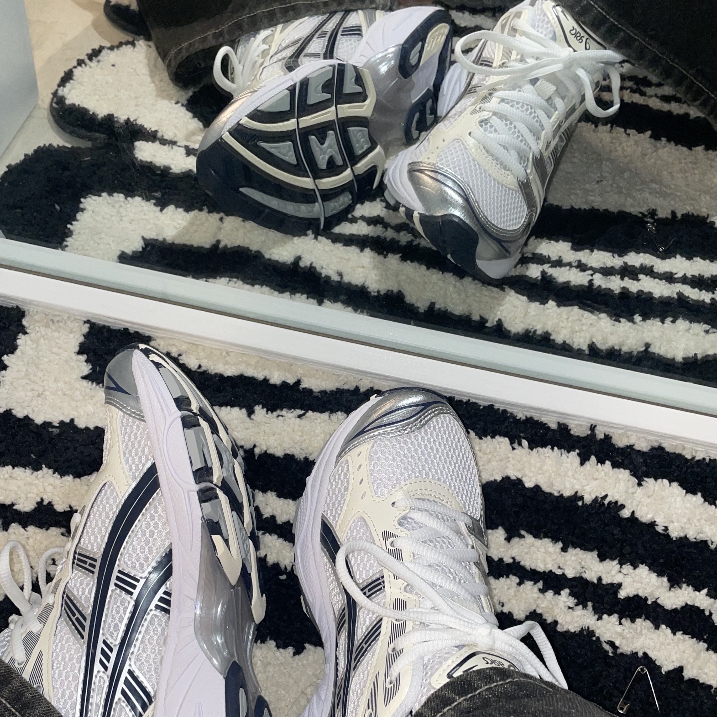 (W) Asics Gel-Kayano 14 White Midnight 착용 스타일 - 3