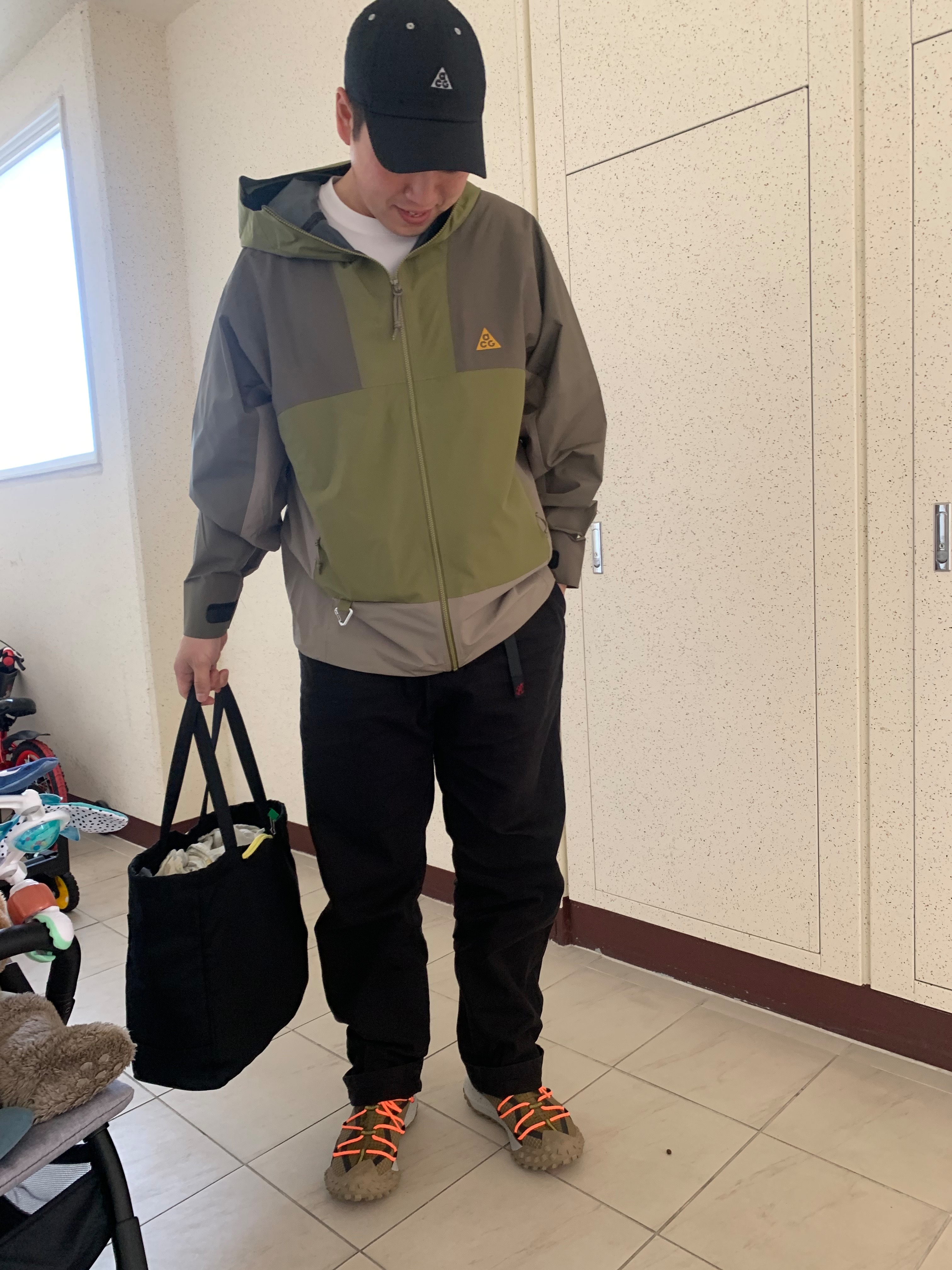 Nike ACG Storm-Fit ADV Cascade Rains Full Zip Shell Jacket Medium Olive - Asia, Nike ACG Mountain Fly Low Gore-Tex SE Hazel Rush 착용 스타일