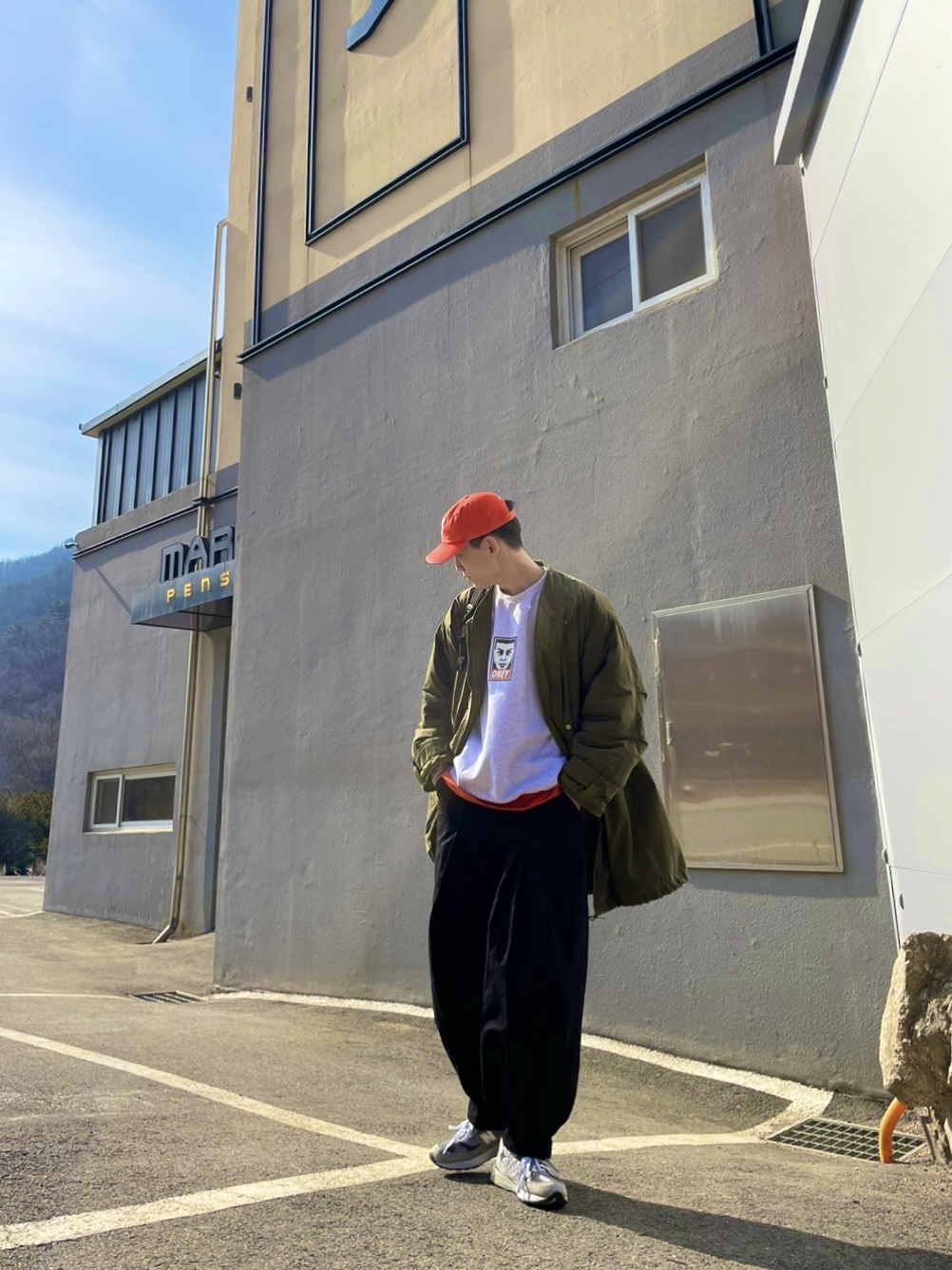 IAB Studio x Obey Beenzino Icon Crew Ash Gray, Supreme Pigment Print S Logo 6-Panel Orange - 22FW 착용 스타일 - 3