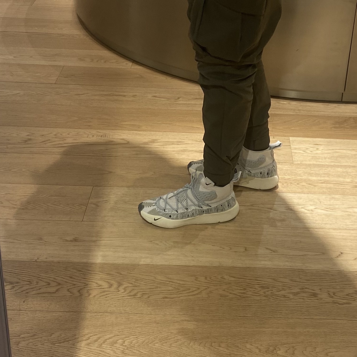 Nike ISPA Sense Flyknit Phantom and Black 착용 스타일 - 2