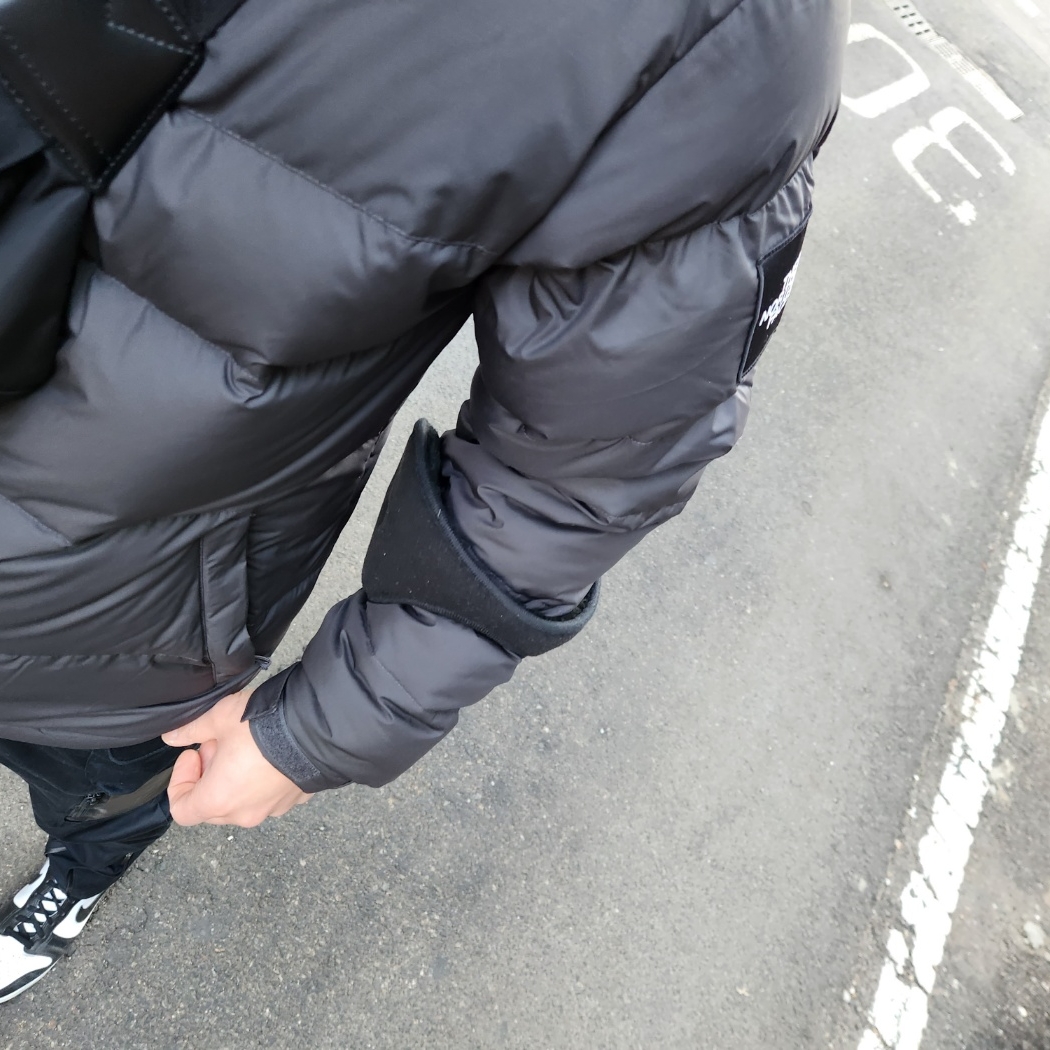 The North Face 1992 Nuptse Jacket Charcoal 착용 스타일
