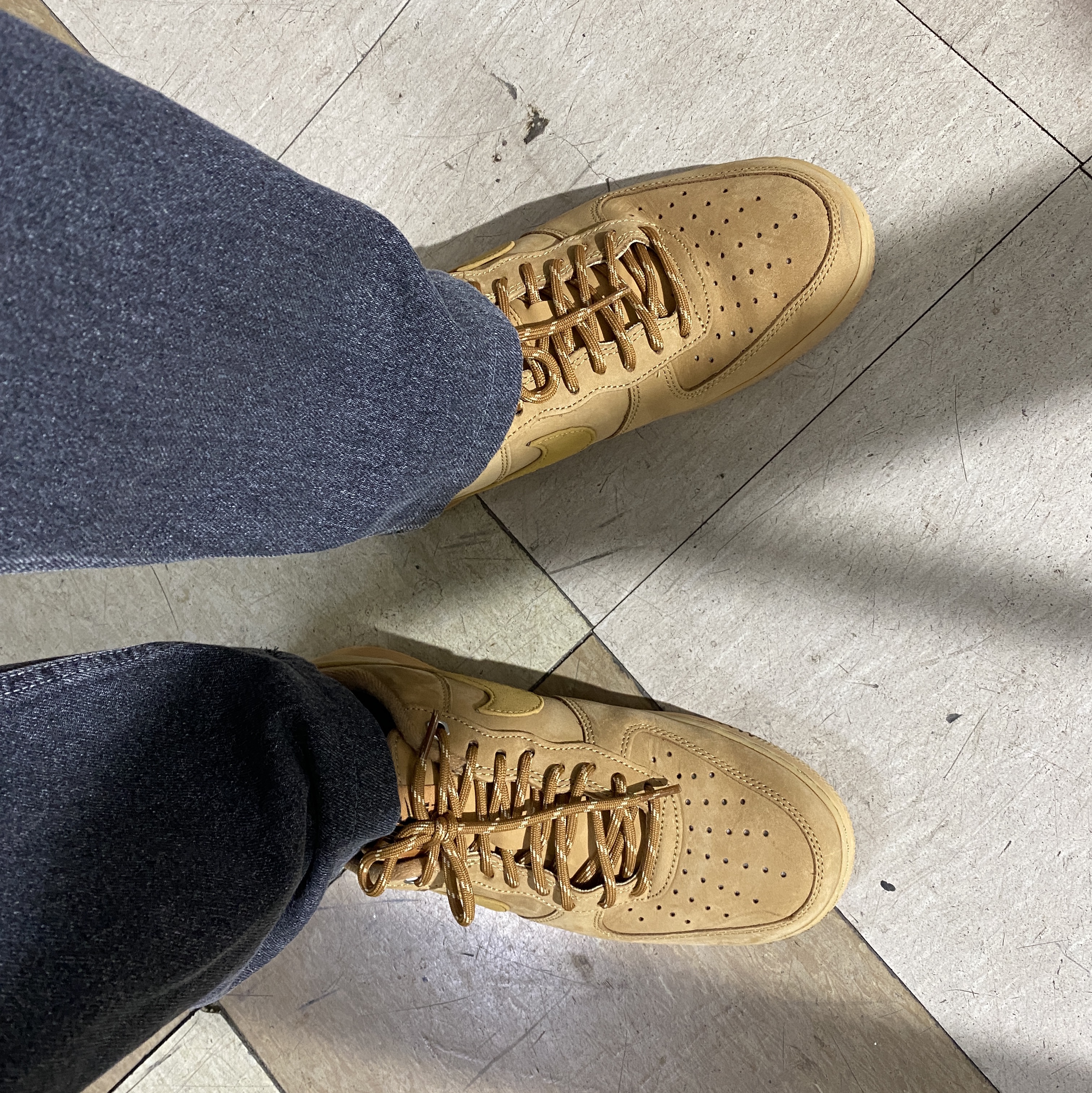 Nike Air Force 1 '07 WB Flax 착용 스타일