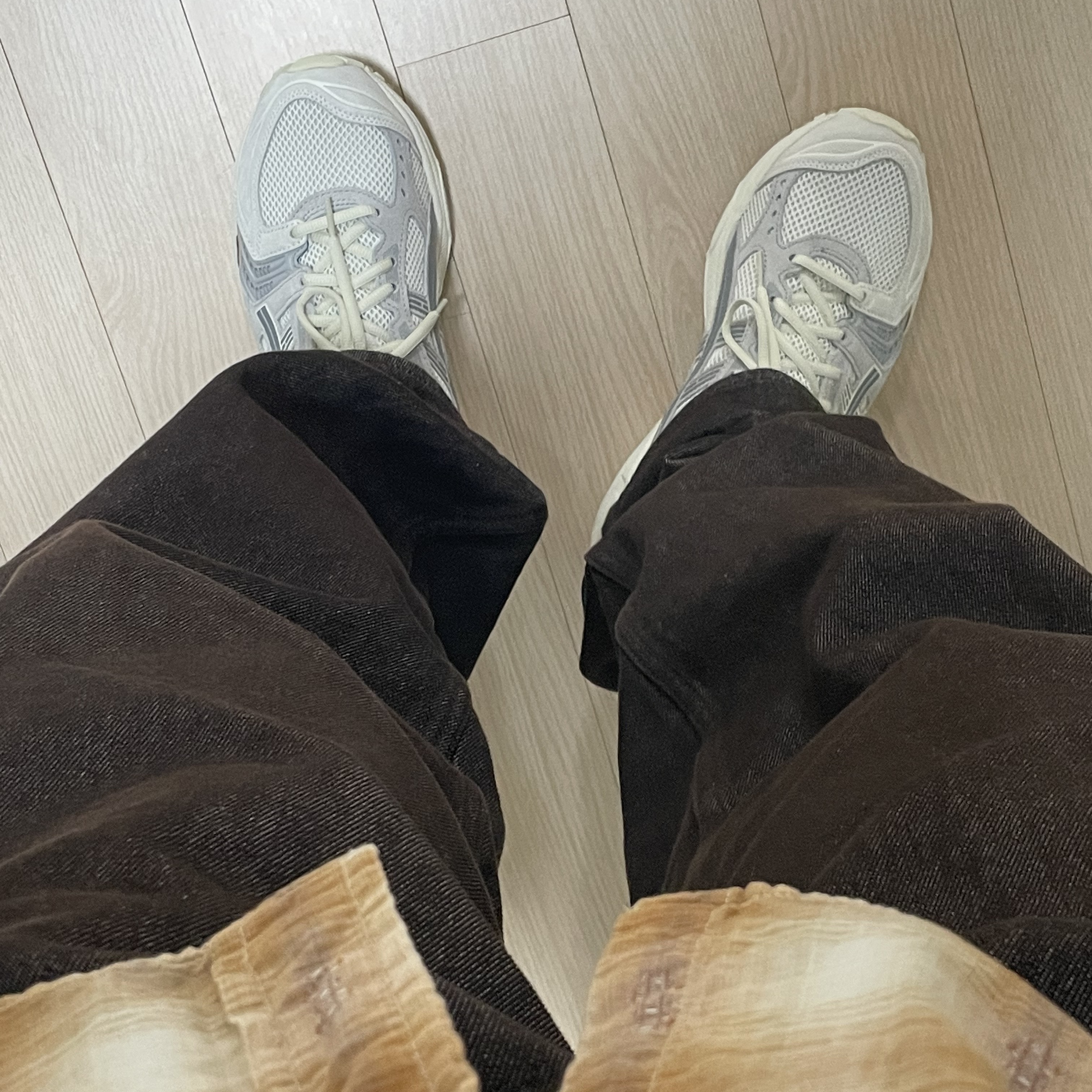 Asics Gel-Kayano 14 Birchy Clay Grey 착용 스타일 - 2