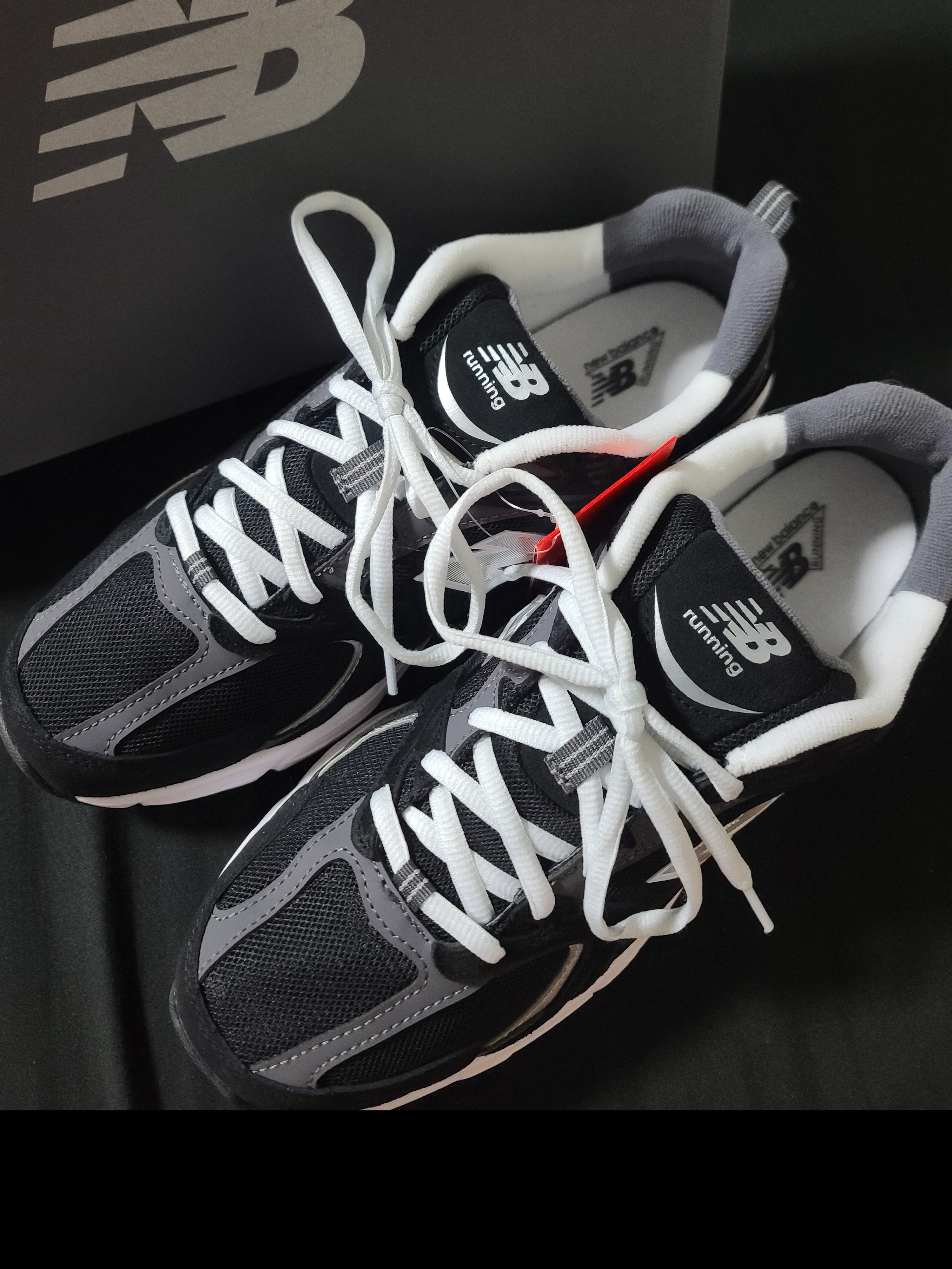 New Balance 530 Classic Black 착용 스타일 - 1