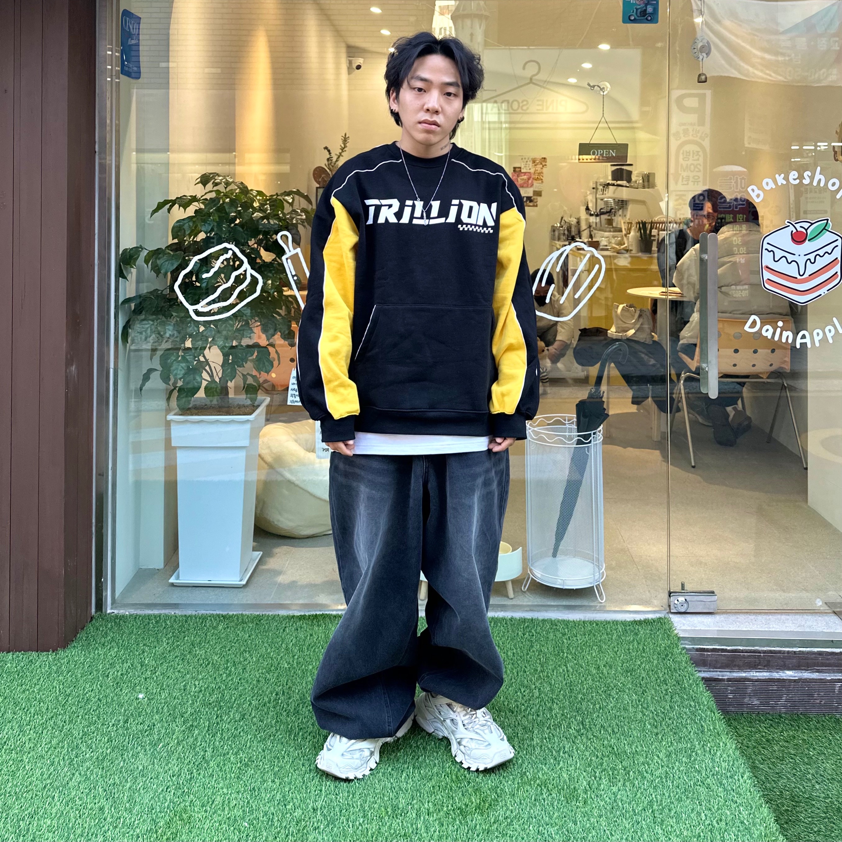 Balenciaga Track.2 Sneakers White Grey 착용 스타일 - 2