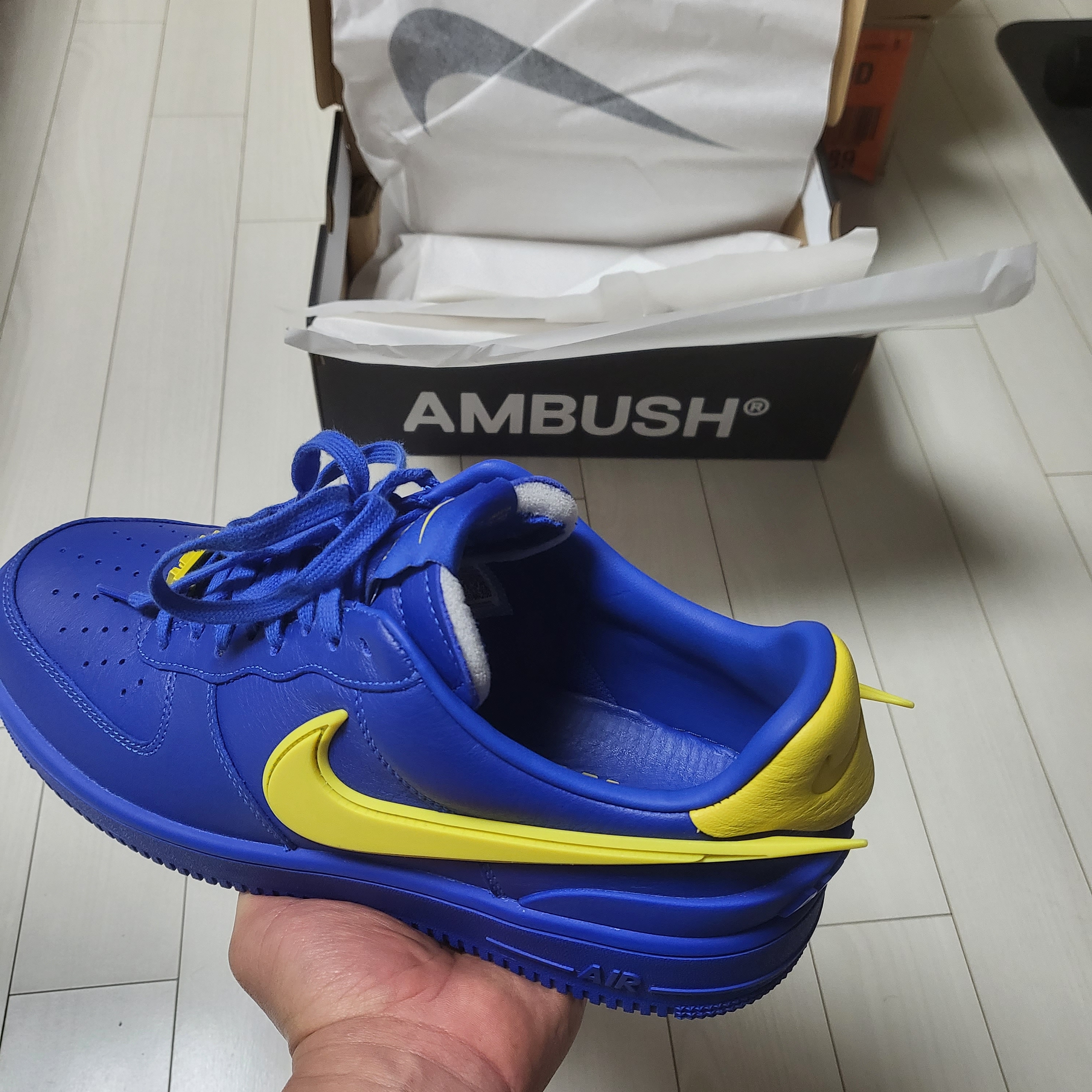 Nike x Ambush Air Force 1 Low SP Game Royal and Vivid Sulfur 착용 스타일 - 1