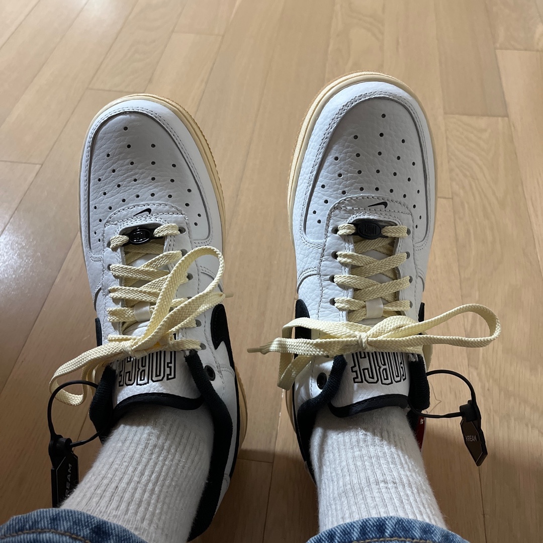 (W) Nike Air Force 1 '07 LX Black and Summit White 착용 스타일
