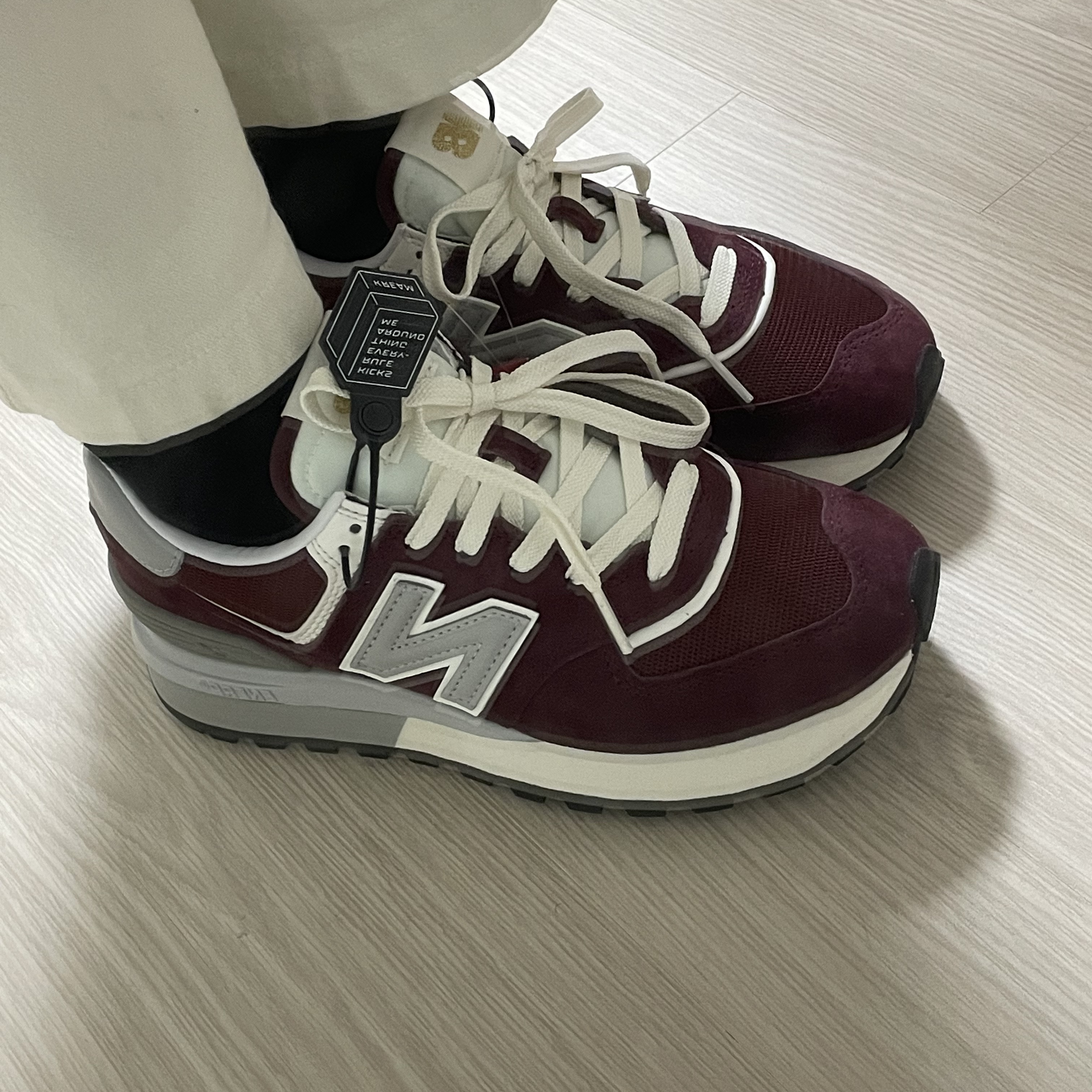 New Balance 574 Legacy Burgundy 착용 스타일