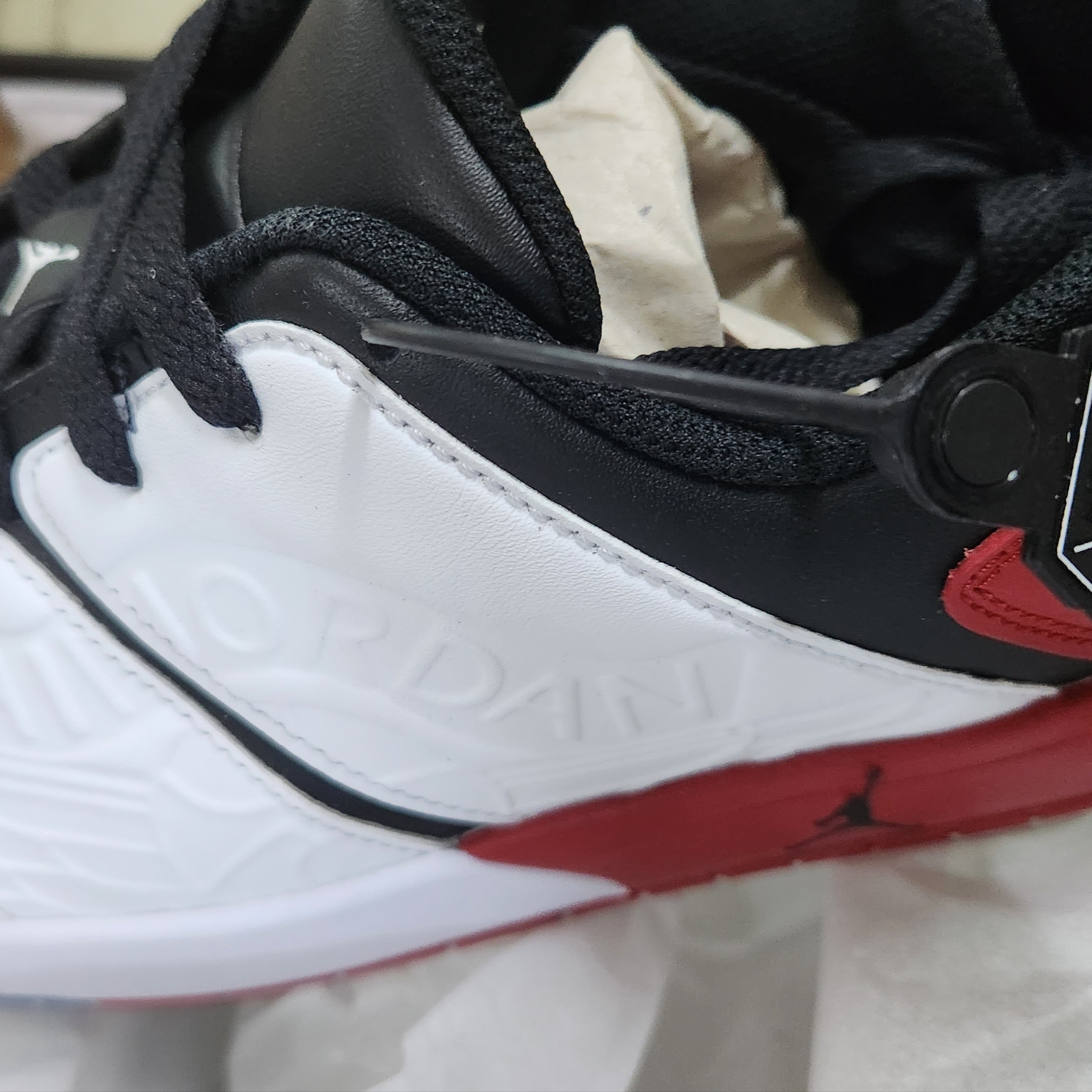 Jordan Nu Retro 1 Low Varsity Red 착용 스타일 - 2
