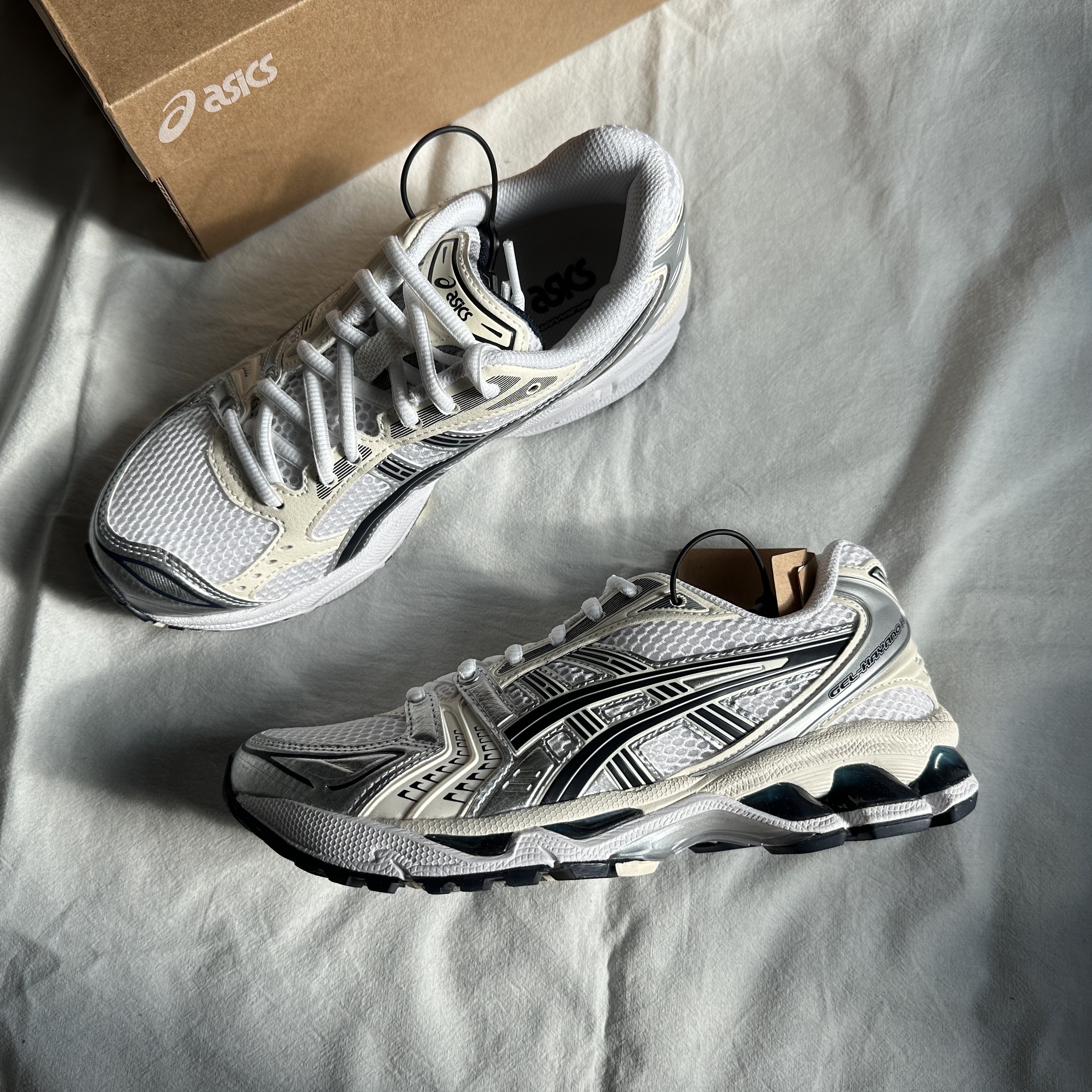 (W) Asics Gel-Kayano 14 White Midnight 착용 스타일 - 1