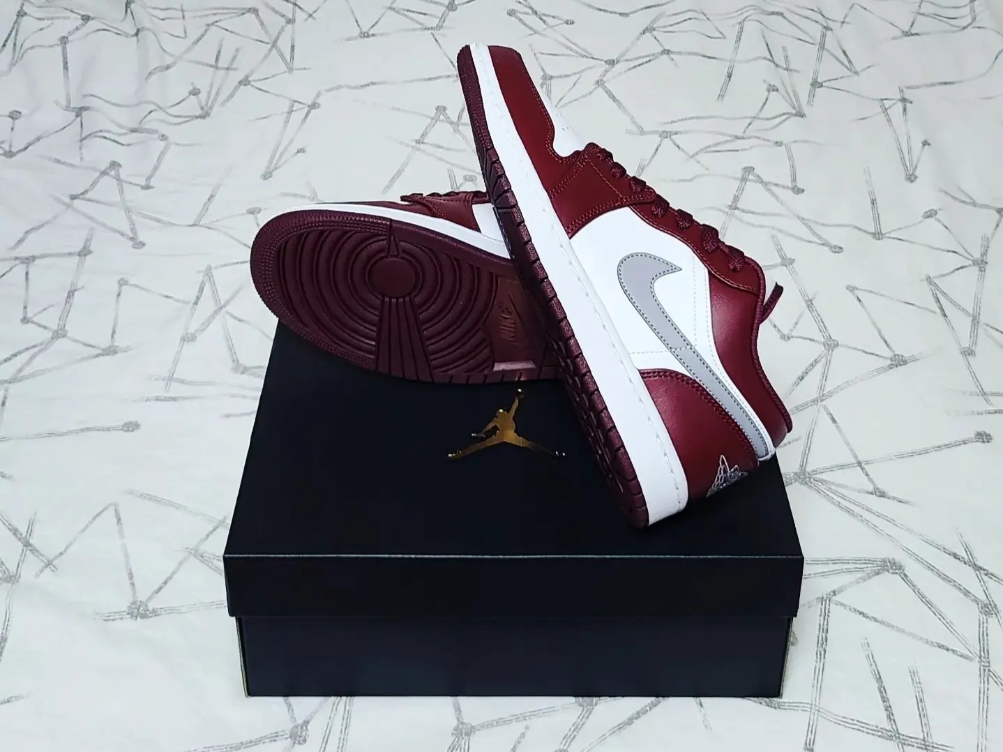 Jordan 1 Low Cherrywood Red 착용 스타일 - 4