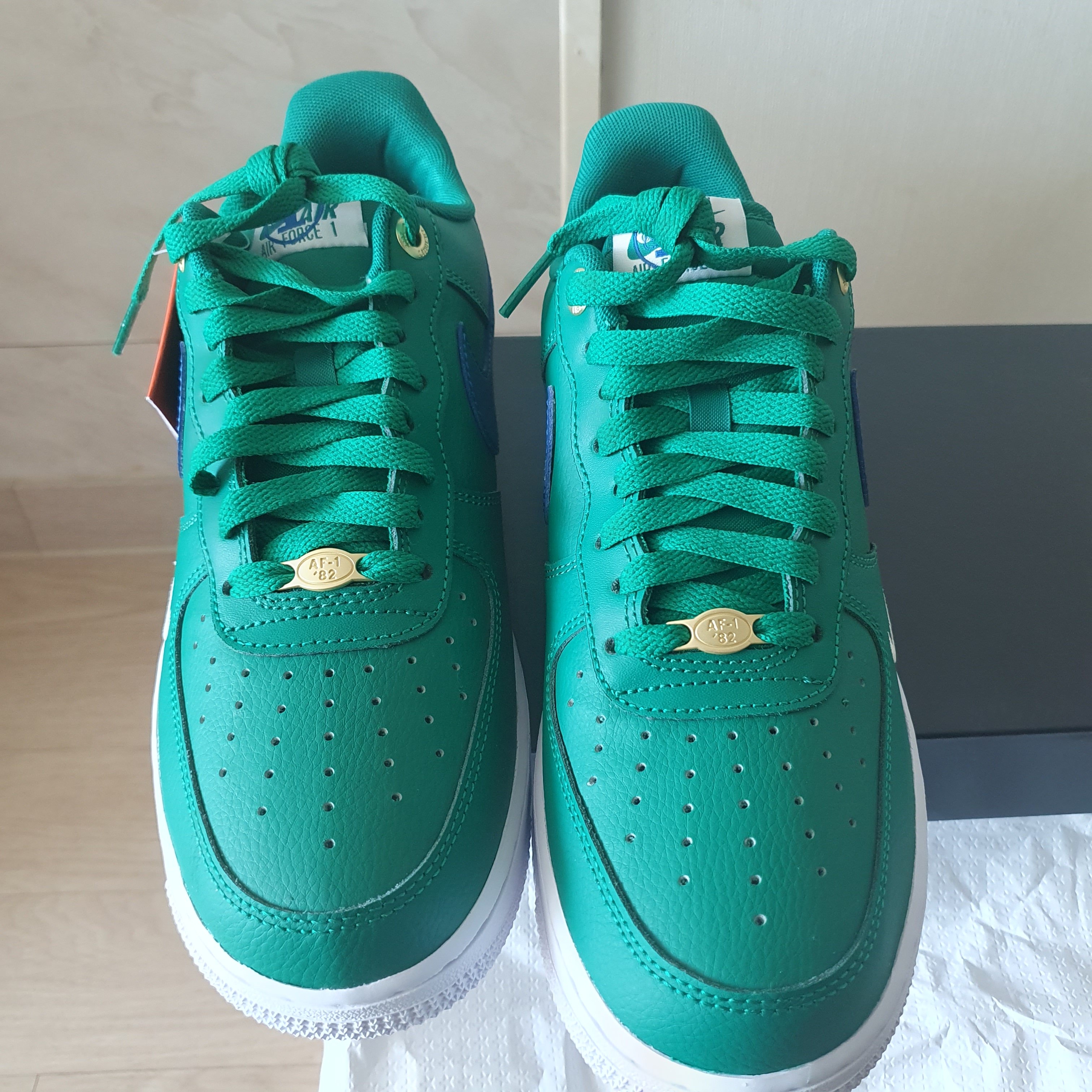 Nike Air Force 1 '07 LV8 40th Anniversary Join Forces Malachite Blue Jay 착용 스타일 - 3