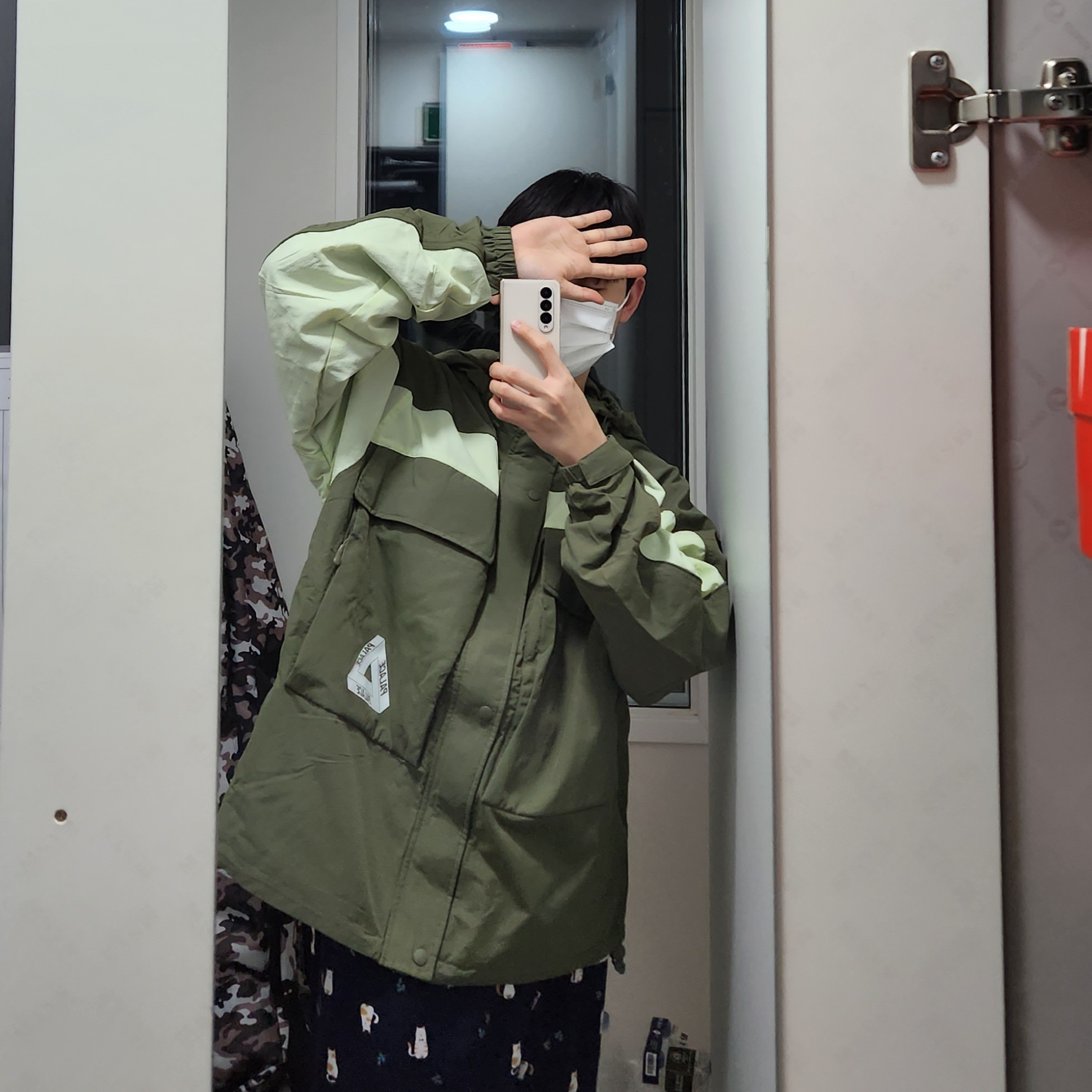 Palace Gone Fishing Jacket Olive - 23SS 착용 스타일 - 1