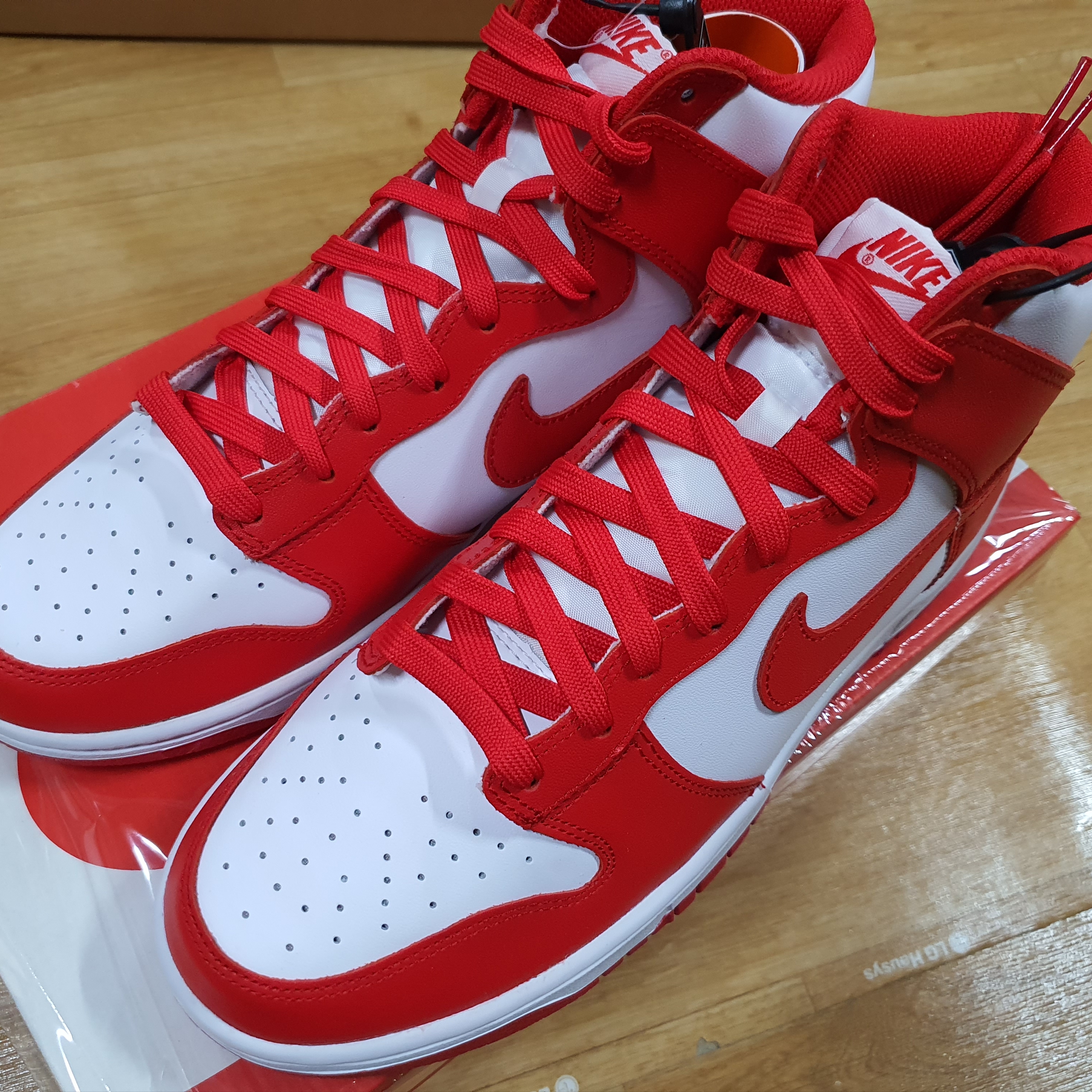 Nike Dunk High Retro Championship White and Red 착용 스타일