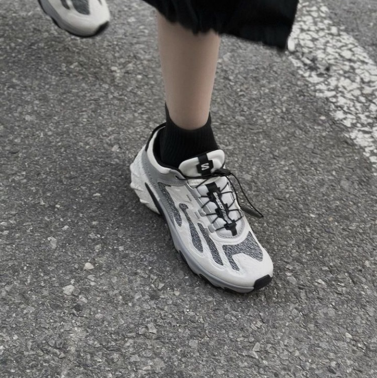 Salomon Speedverse PRG Black Nimbus Cloud Alloy 착용 스타일 - 3