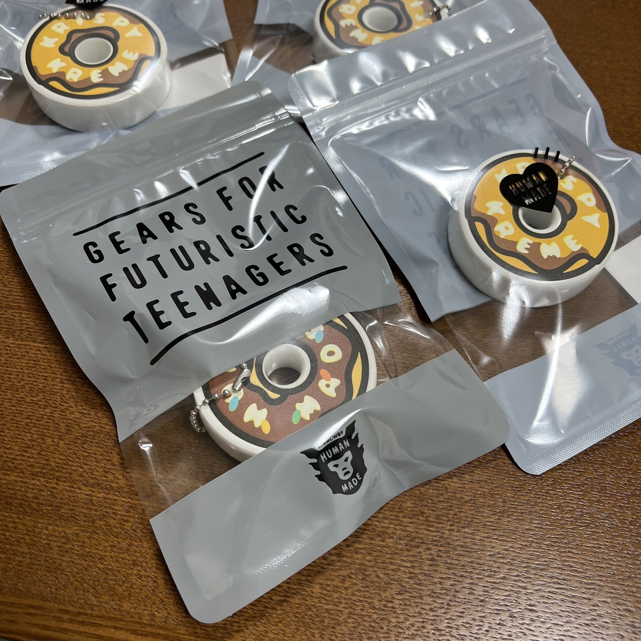 Human Made x Krispy Kreme Keycharm Brown 착용 스타일 - 2