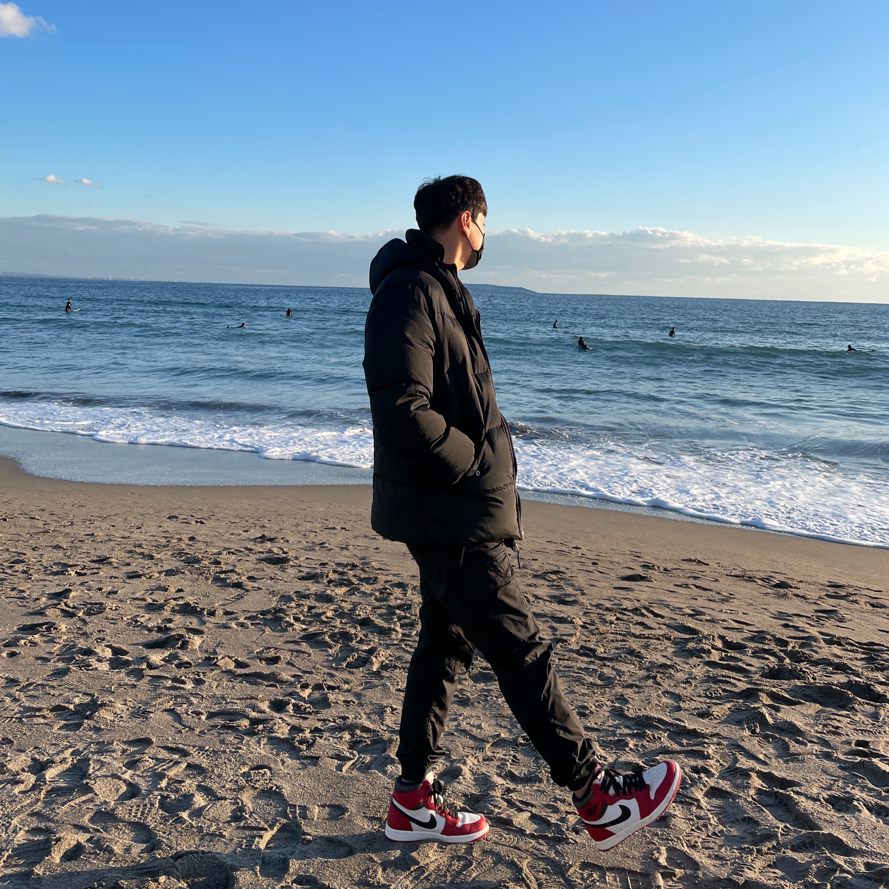 Jordan 1 Retro High OG Chicago 2022, Stone Island 43619 Nylon Metal Econyl Regenerated Nylon Down Jacket Black - 22FW 착용 스타일