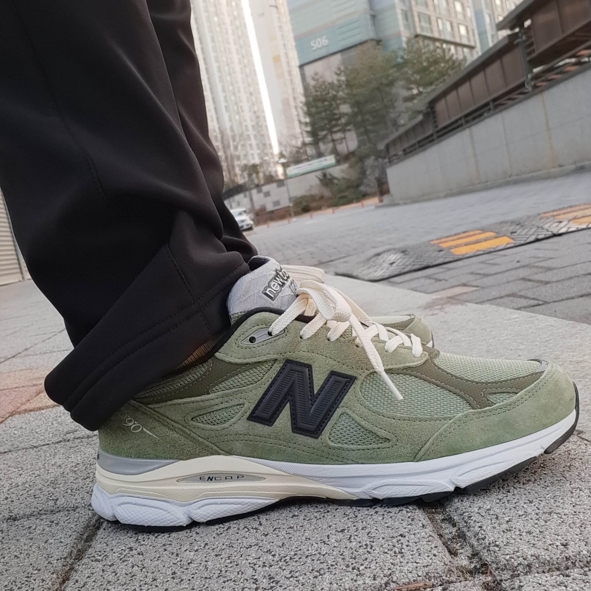 New Balance x JJJJound 990v3 Olive, Arc'teryx Gamma AR Pants Black 착용 스타일