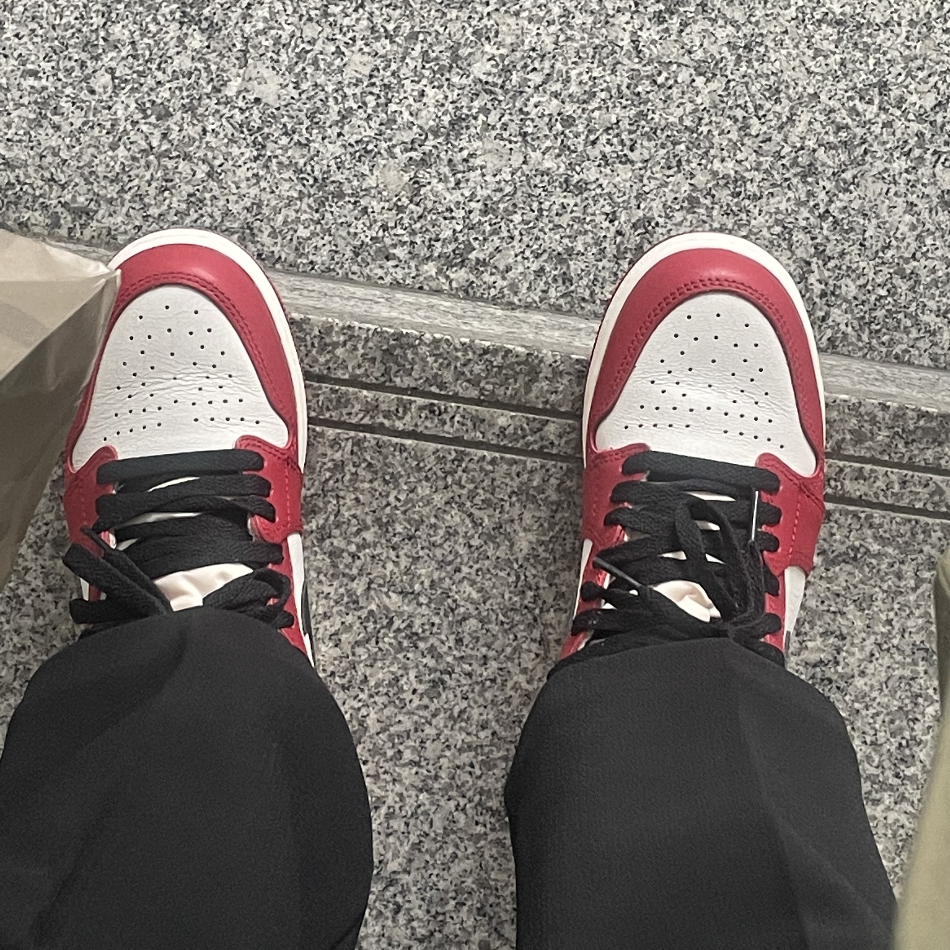 Jordan 1 Retro High OG Chicago 2022, (GS) Jordan 1 Retro High OG Chicago 2022 착용 스타일