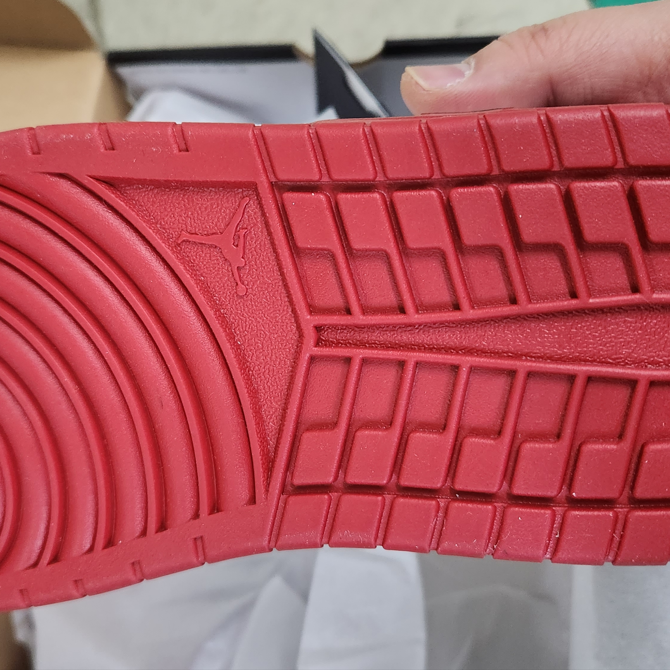 Jordan Nu Retro 1 Low Varsity Red 착용 스타일 - 4