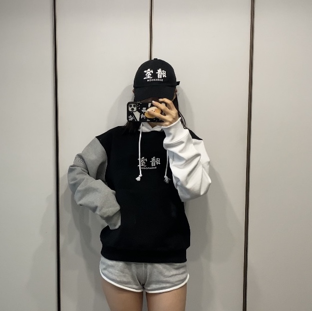 Darkr8m Studio Basic Logo Heavyweight Colorblock Hoodie 착용 스타일 - 2