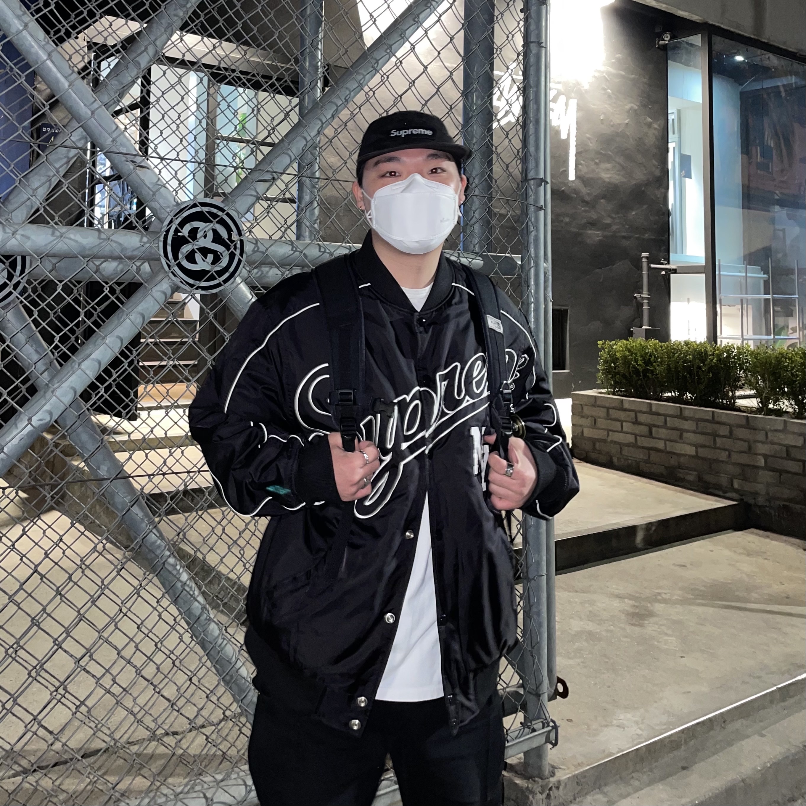 Supreme Contrast Script Varsity Jacket Black - 20FW 착용 스타일 - 3