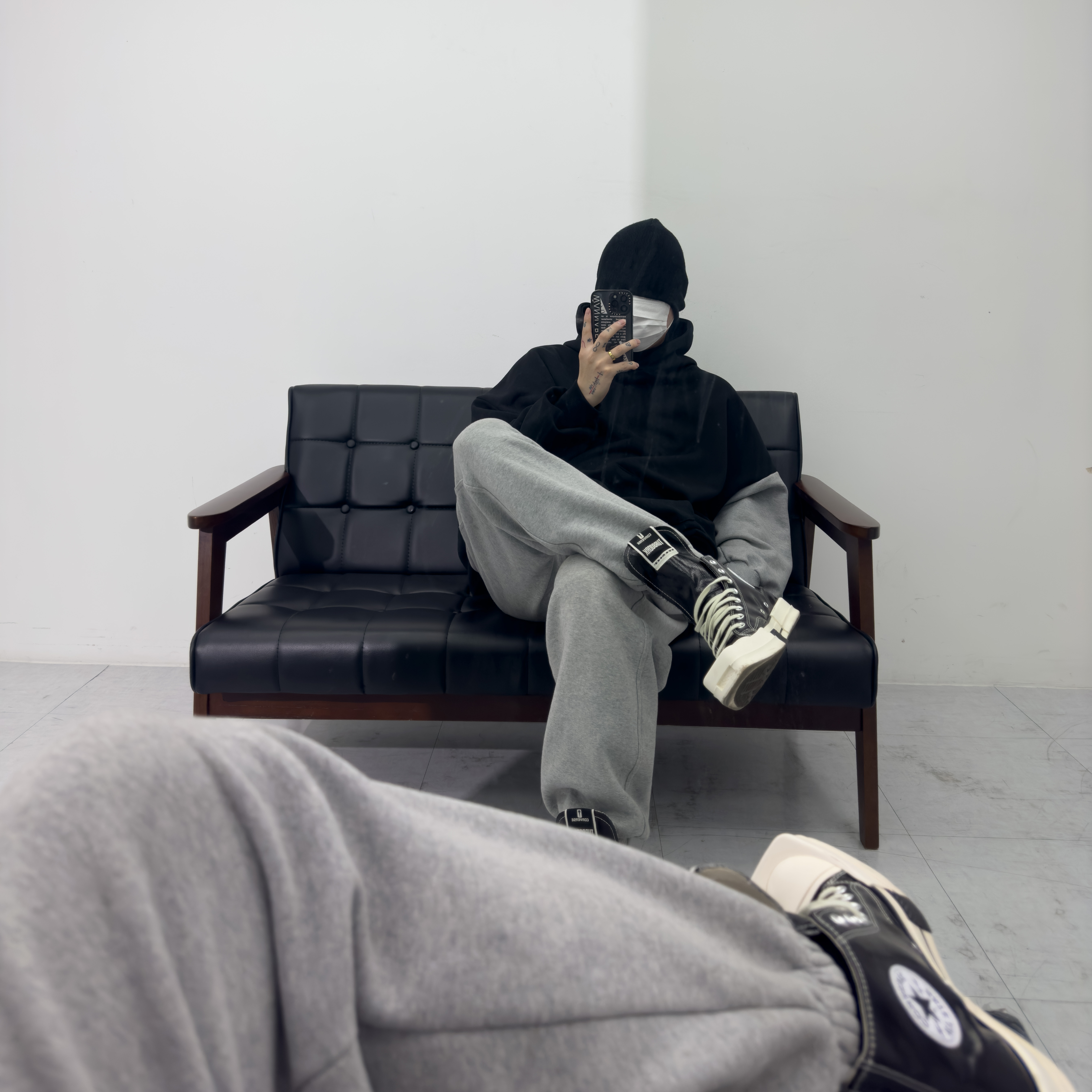 Converse x Drkshdw Turbodrk Chuck 70 Hi Black Lacquered Denim 착용 스타일 - 3
