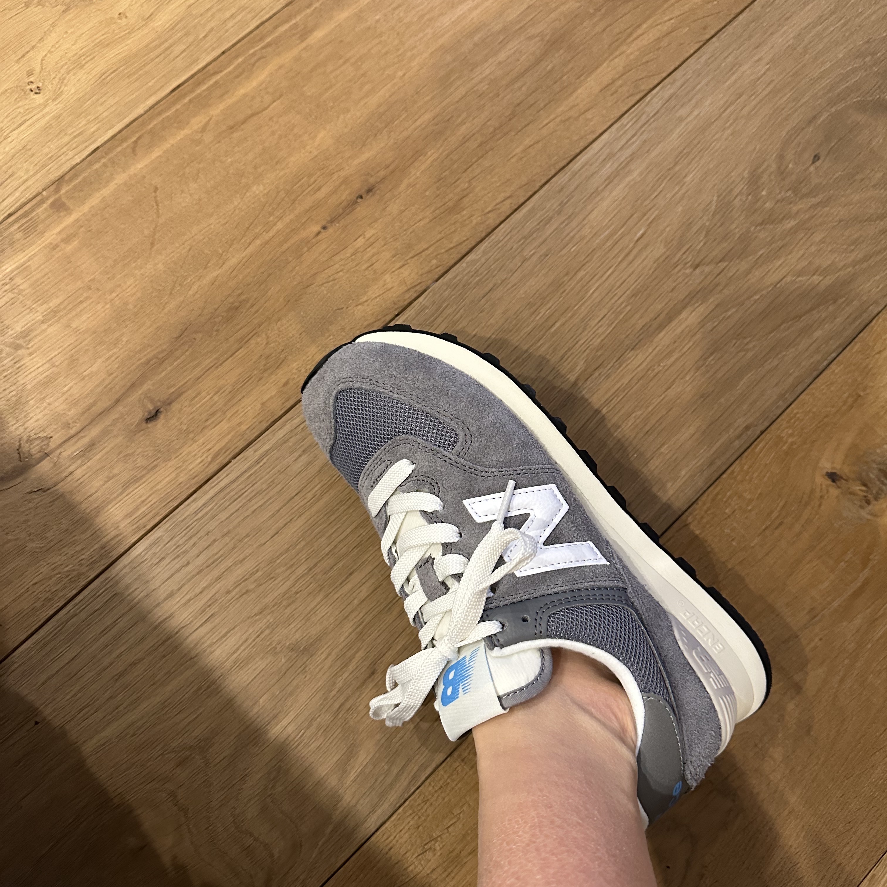 New Balance 574 Heritage Gray 착용 스타일