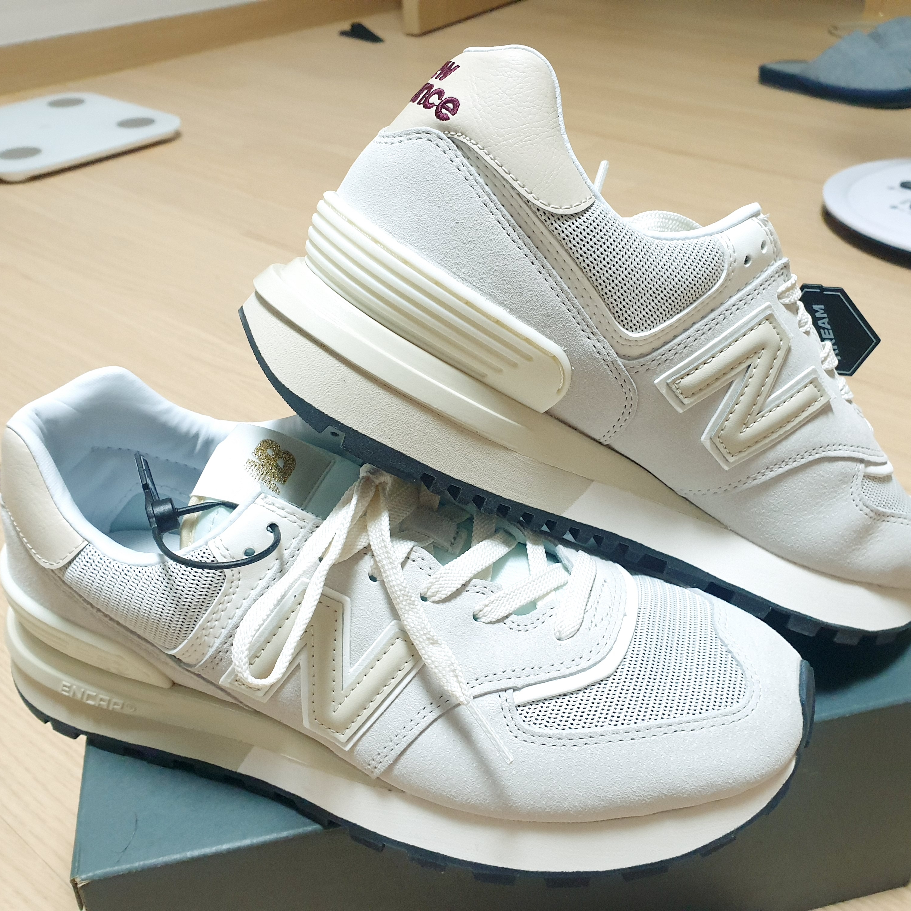 New Balance 574 Legacy Ivory 착용 스타일