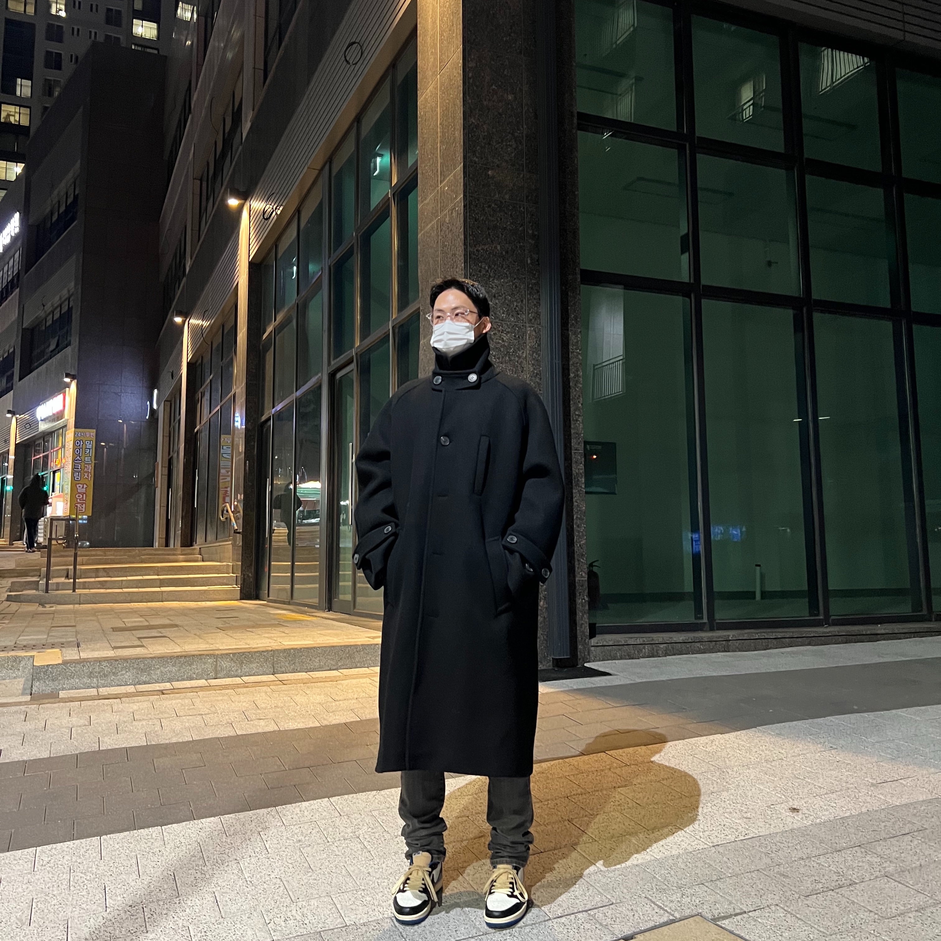 Jordan 1 x Travis Scott x Fragment Retro Low OG SP Military Blue, Undermycar Majanne Multi Button Oversized Wool Coat Black Oyster - 21FW 착용 스타일 - 1
