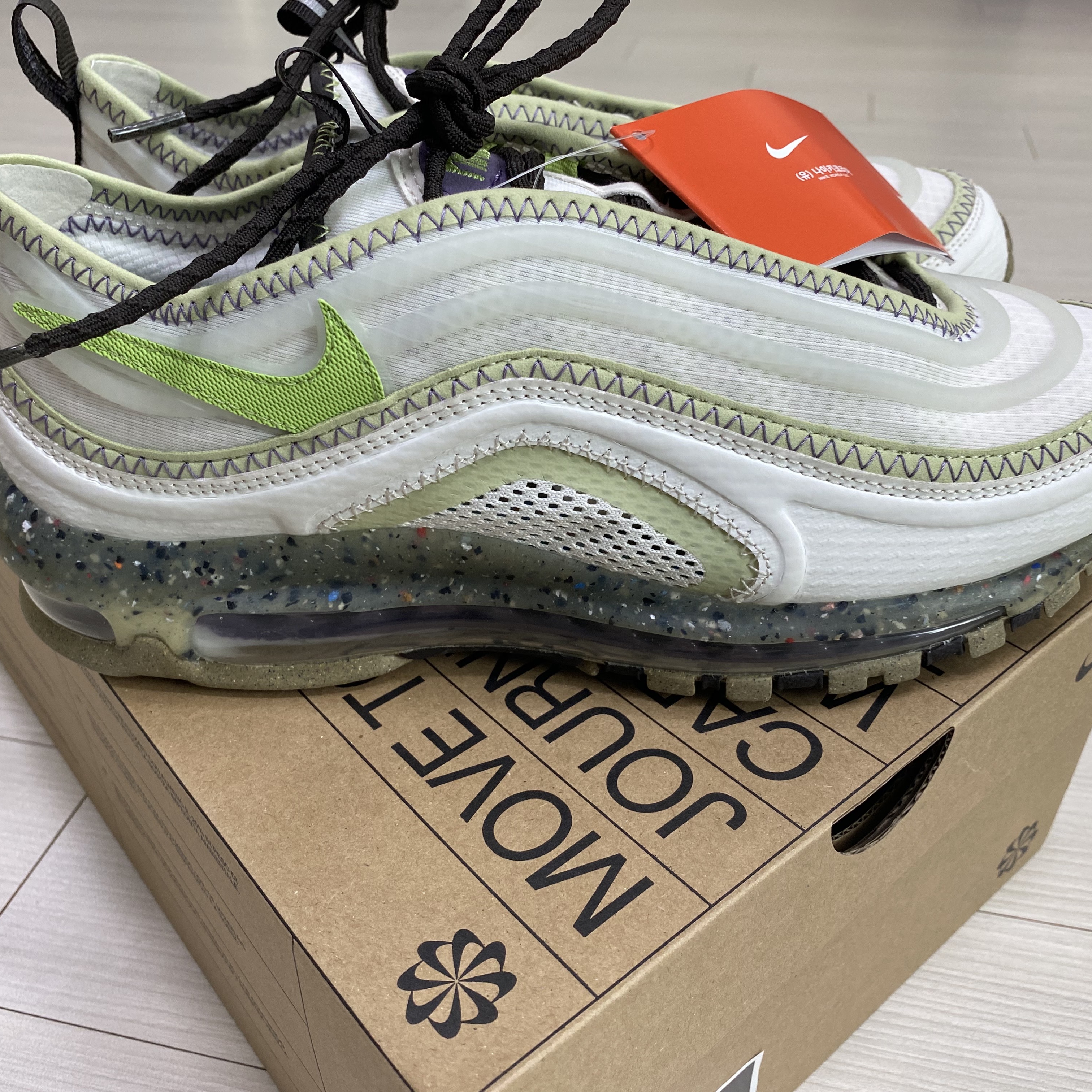 Nike Air Max Terrascape 97 Phantom and Vivid Green 착용 스타일 - 3