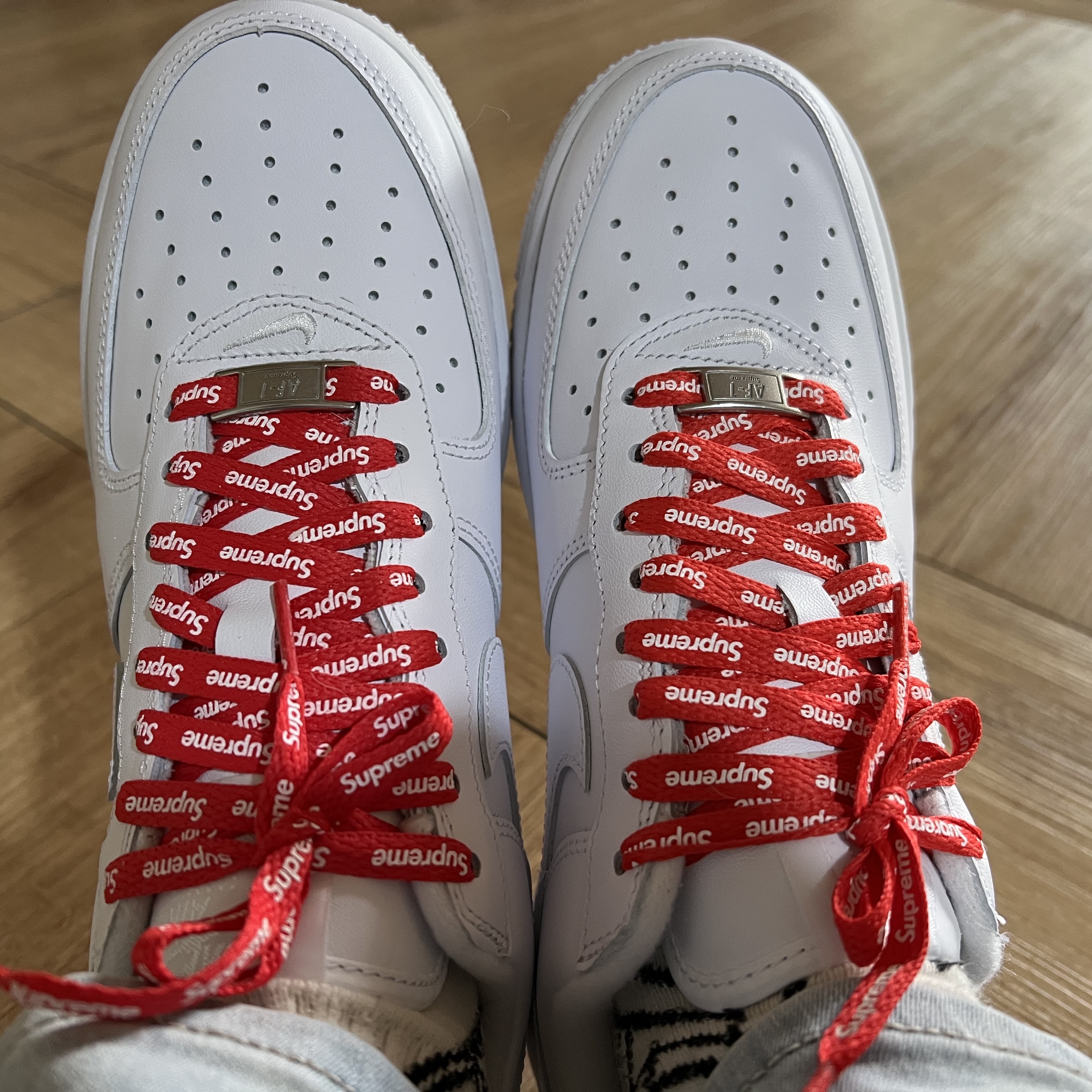 Nike x Supreme Air Force 1 Low White 착용 스타일