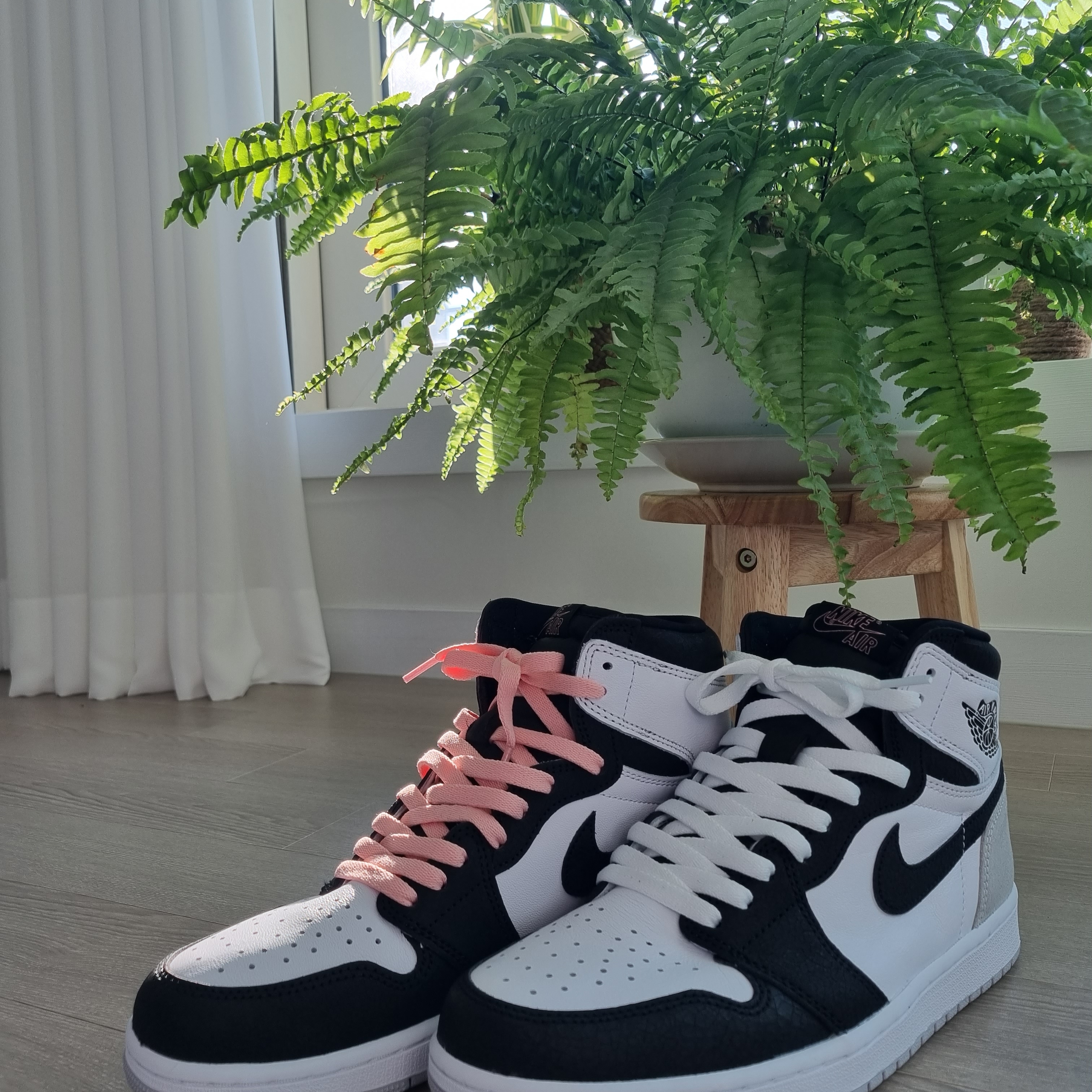 Jordan 1 Retro High OG Bleached Coral 착용 스타일