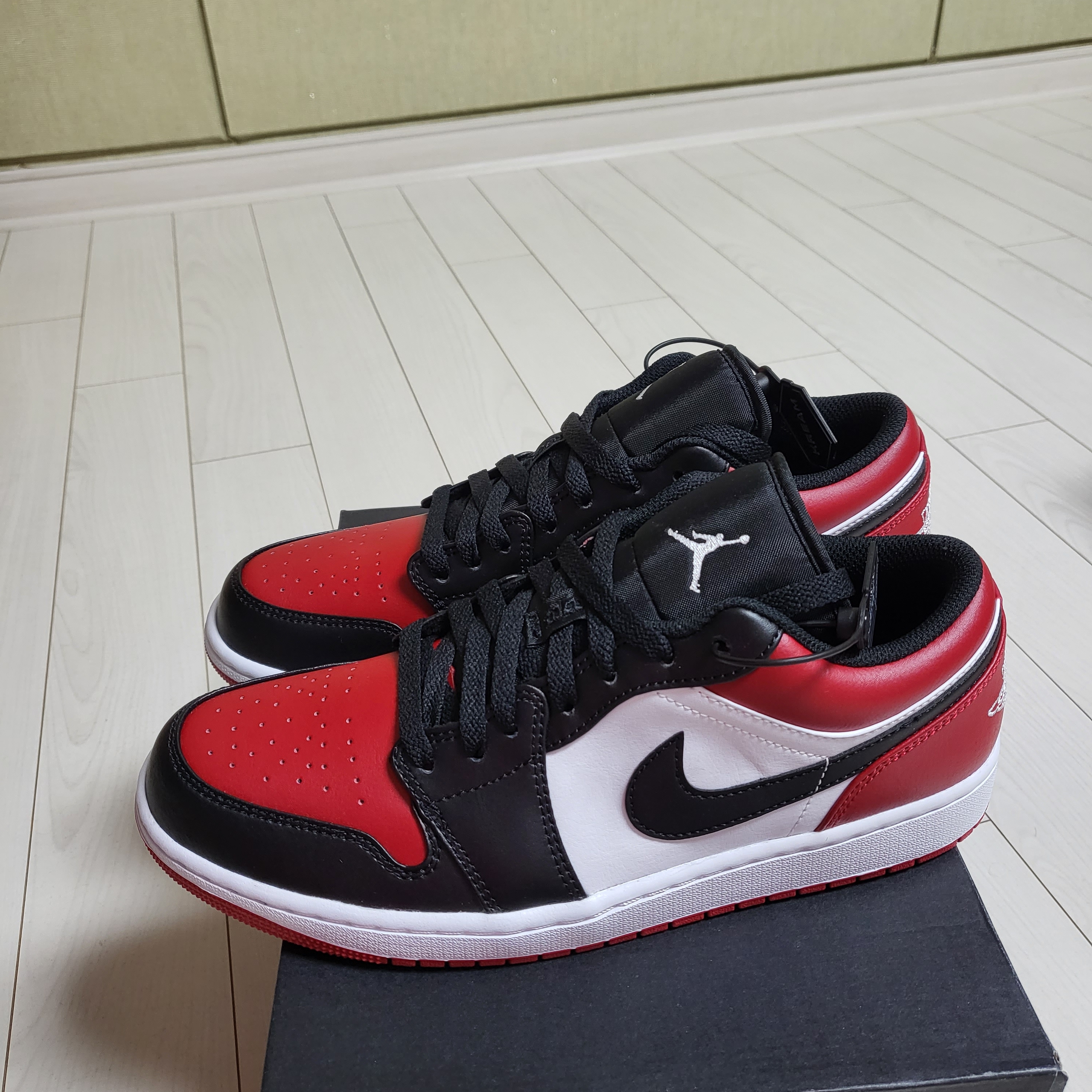 Jordan 1 Low Bred Toe 착용 스타일 - 1