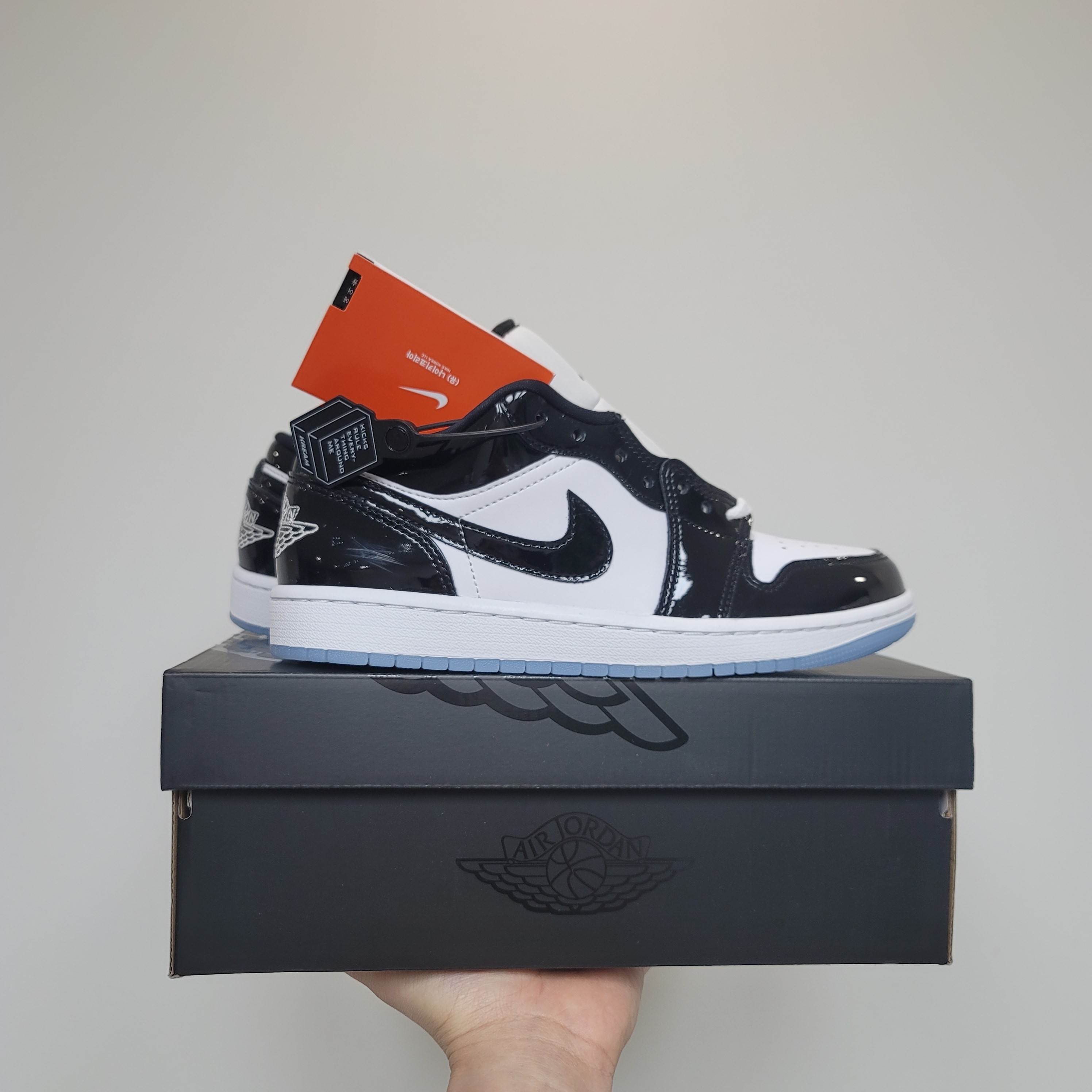Jordan 1 Low SE Concord, (GS) Nike Dunk Low White Active Fuchsia 착용 스타일