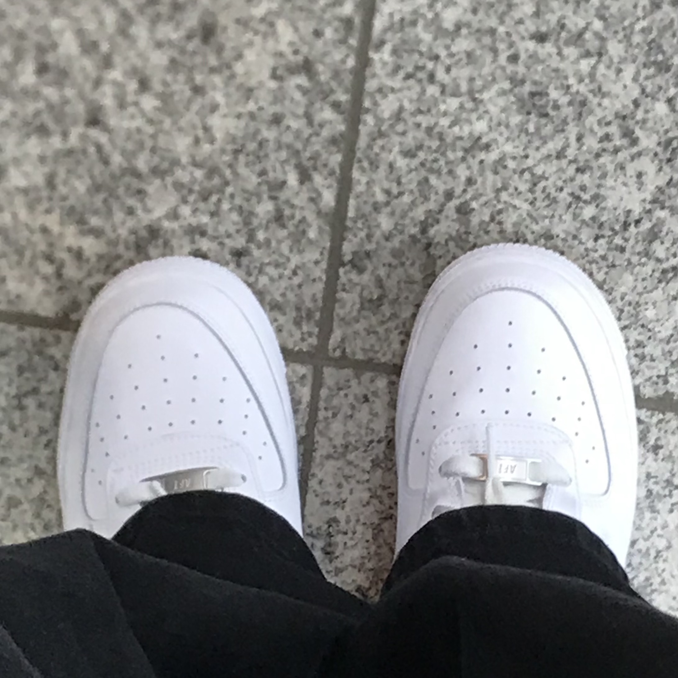 (GS) Nike Air Force 1 LE White 착용 스타일