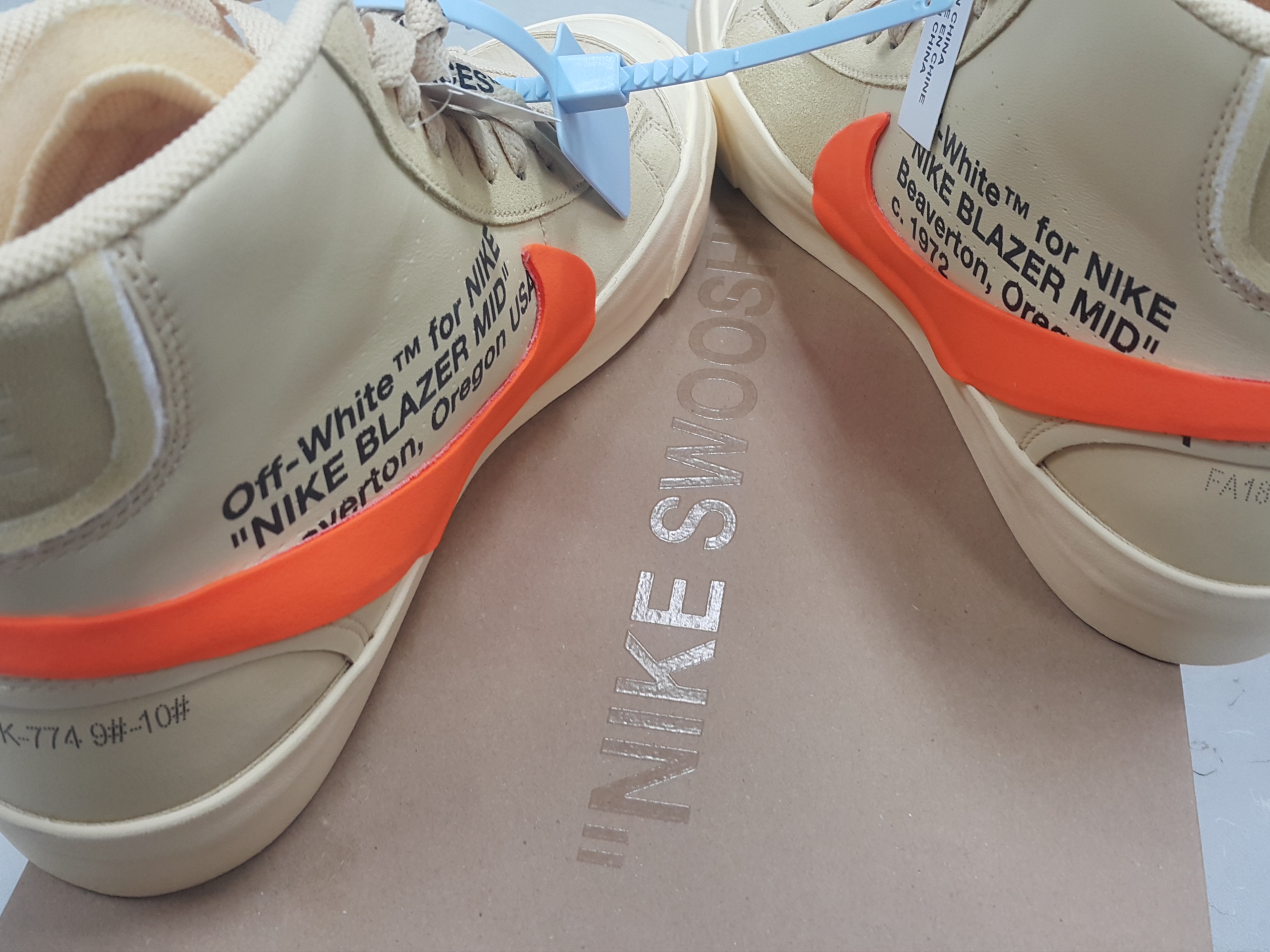 Nike x Off-White Blazer Mid Off-White All Hallow's Eve 착용 스타일 - 2